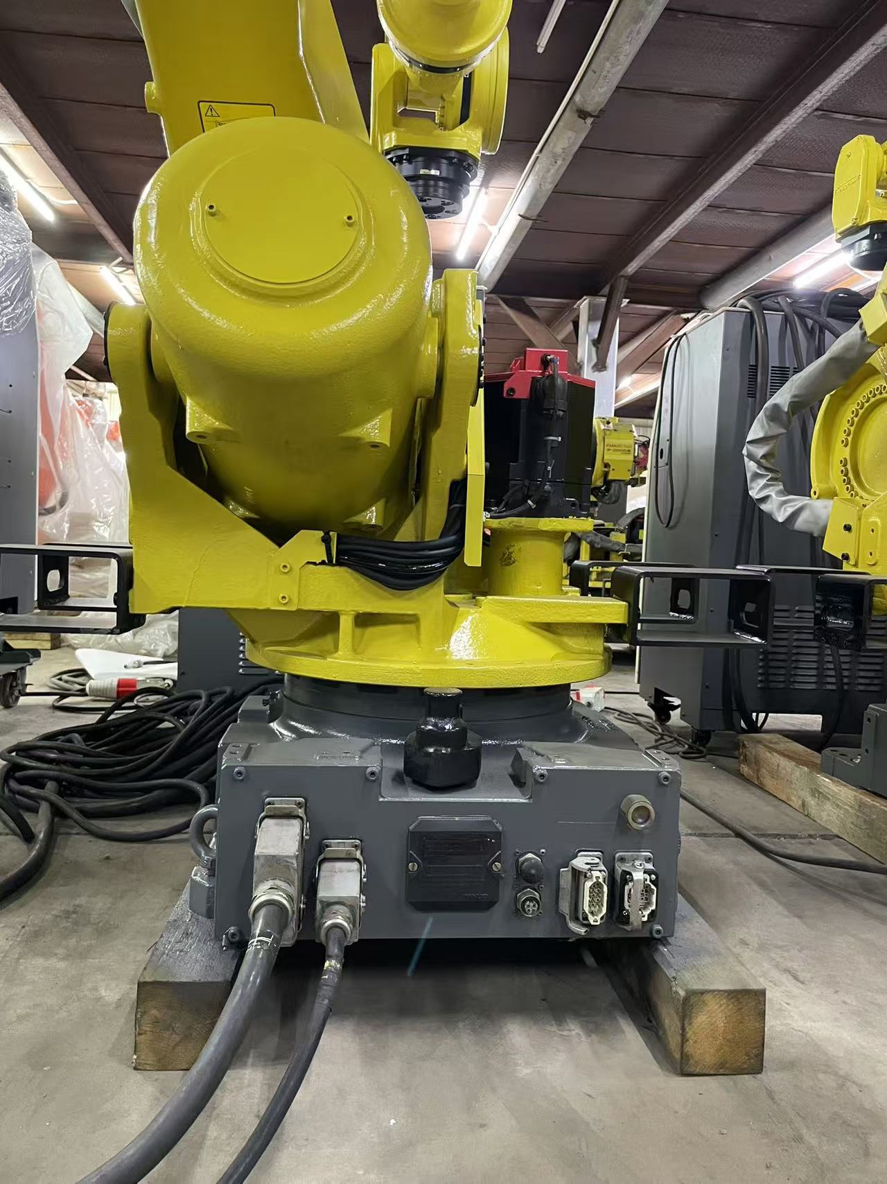 2018 FANUC R2000IB 210F