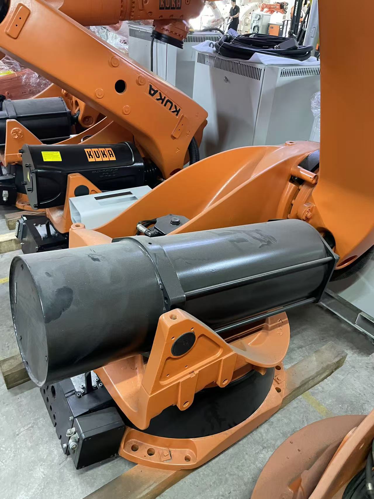 2017 KUKA KR210-2 K 2000