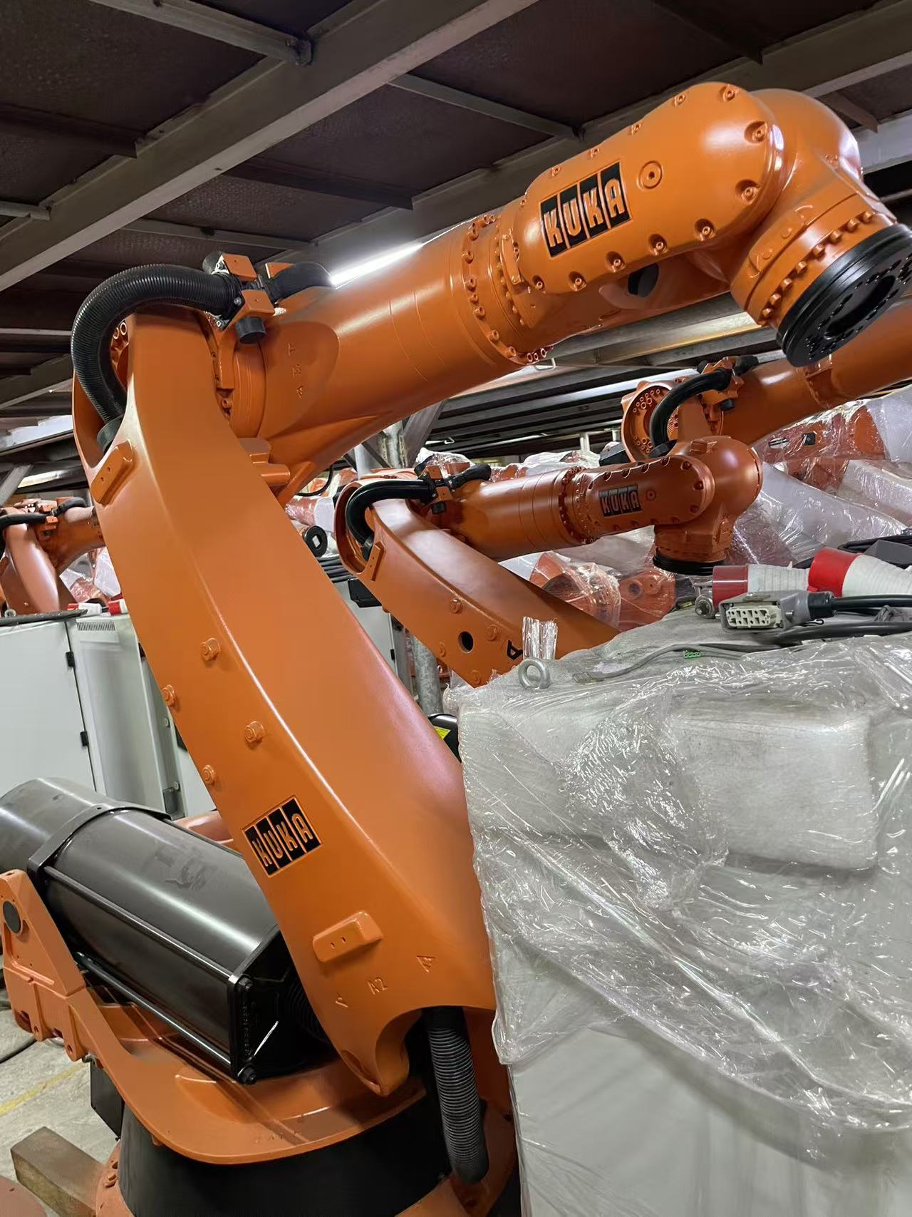 2017 KUKA KR210-2 K 2000