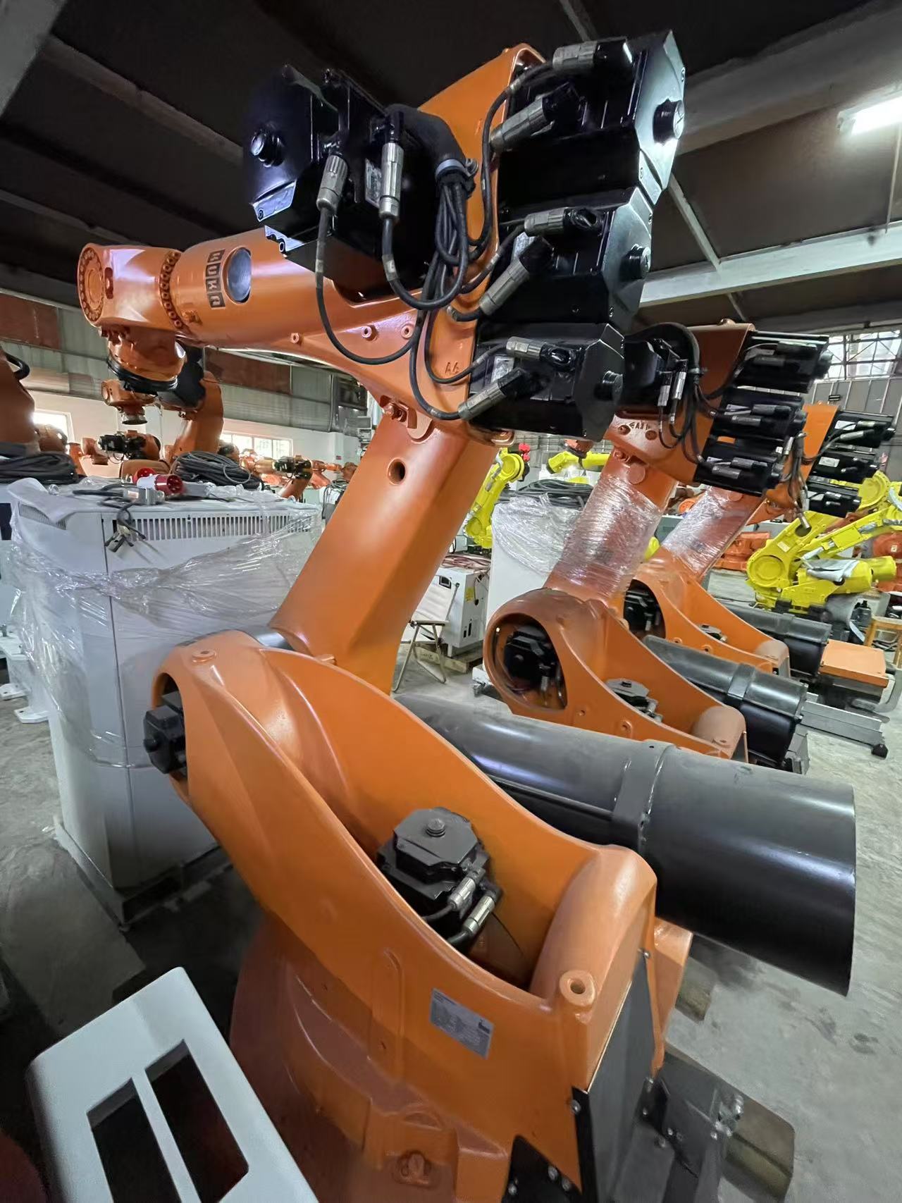 2017 KUKA KR210-2 K 2000