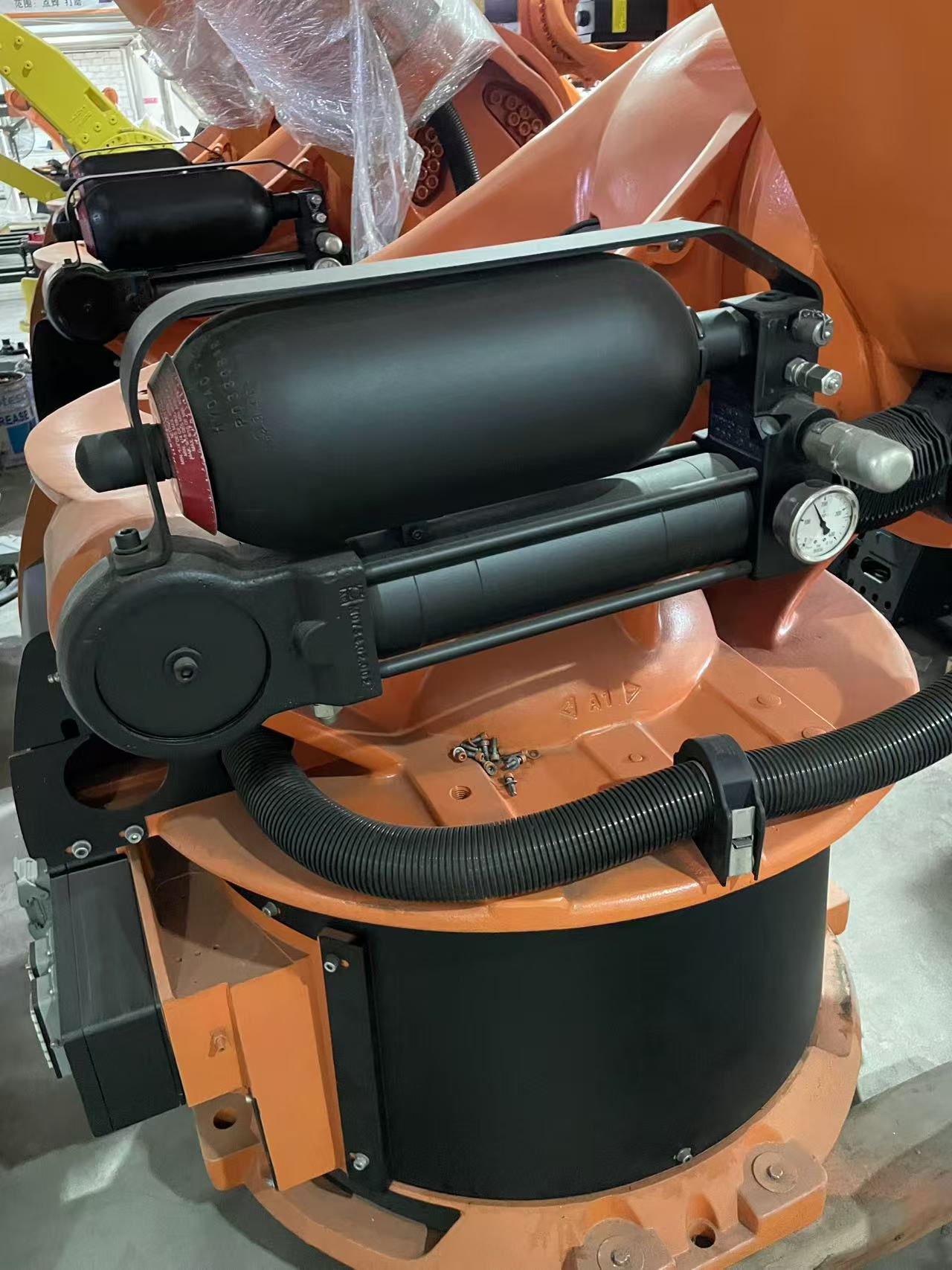 2015 KUKA KR360-2