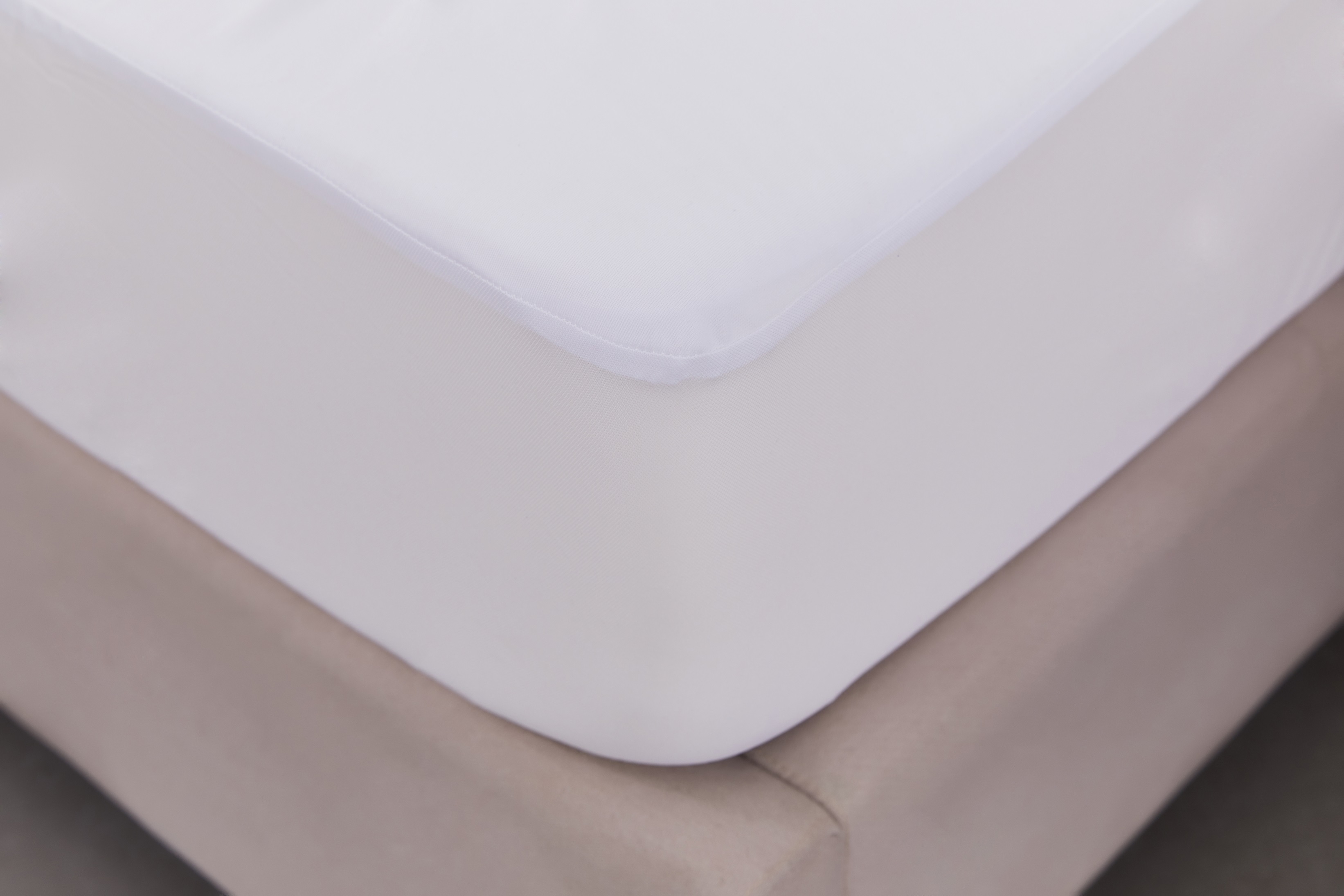 Polyester Knitted 100% Waterproof Mattress Protector Fitted Style