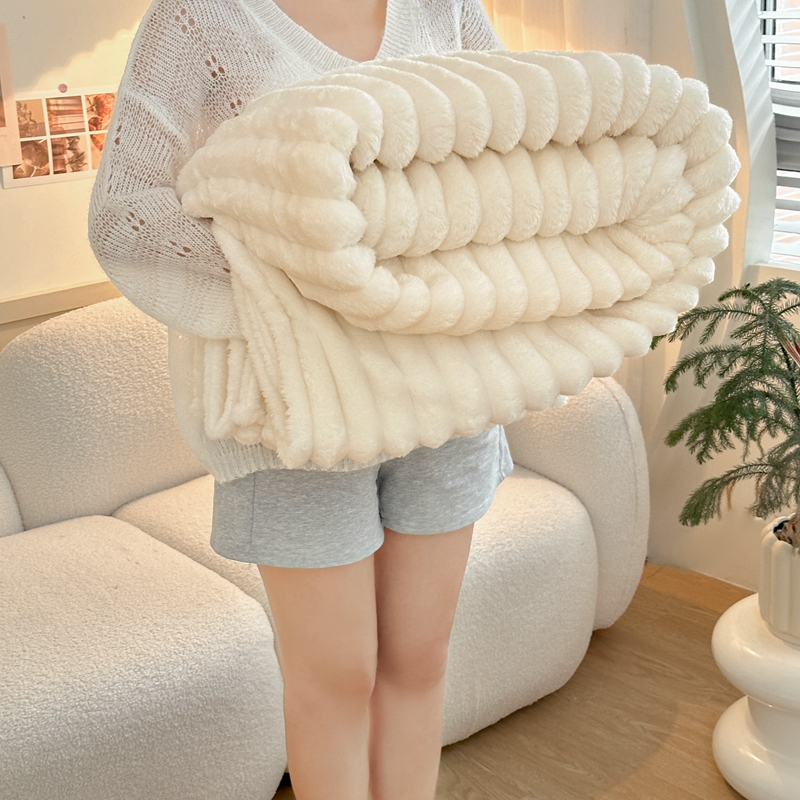 3cm Striped Flannel Blanket 280gsm Single Layer Lightweight Cozy Fleece Blanket