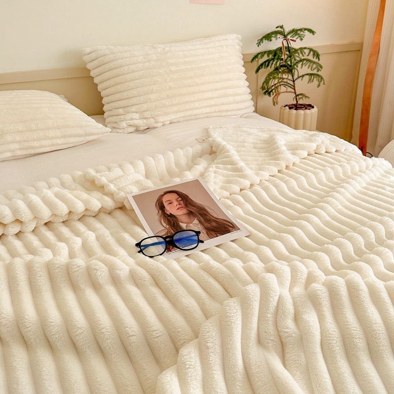 3cm Striped Flannel Blanket 280gsm Single Layer Lightweight Cozy Fleece Blanket