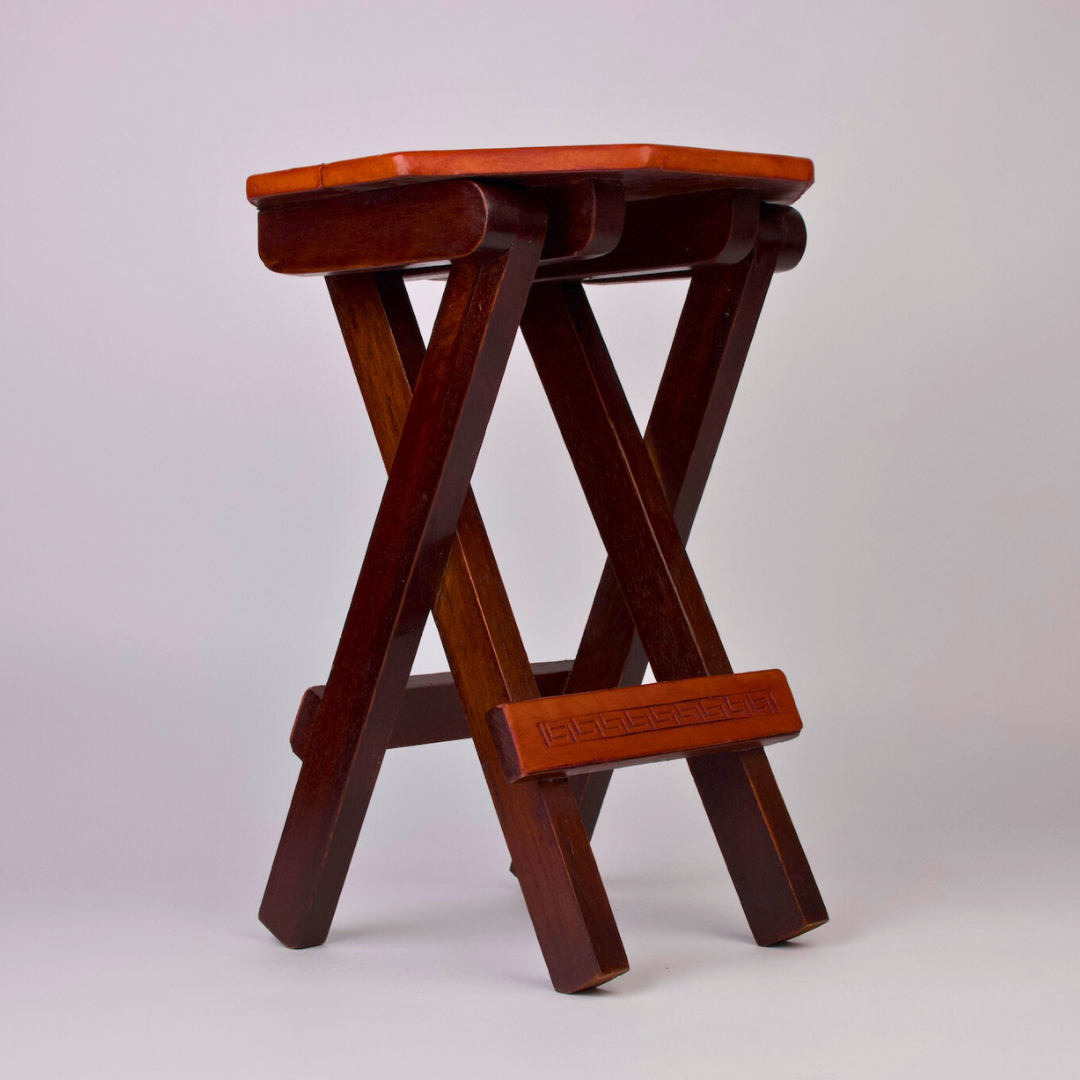 Klapphocker handgefertigt mit Lederbezug & AlpakaDesign Handgefertigter Leder Klapphocker mit Alpaka Design