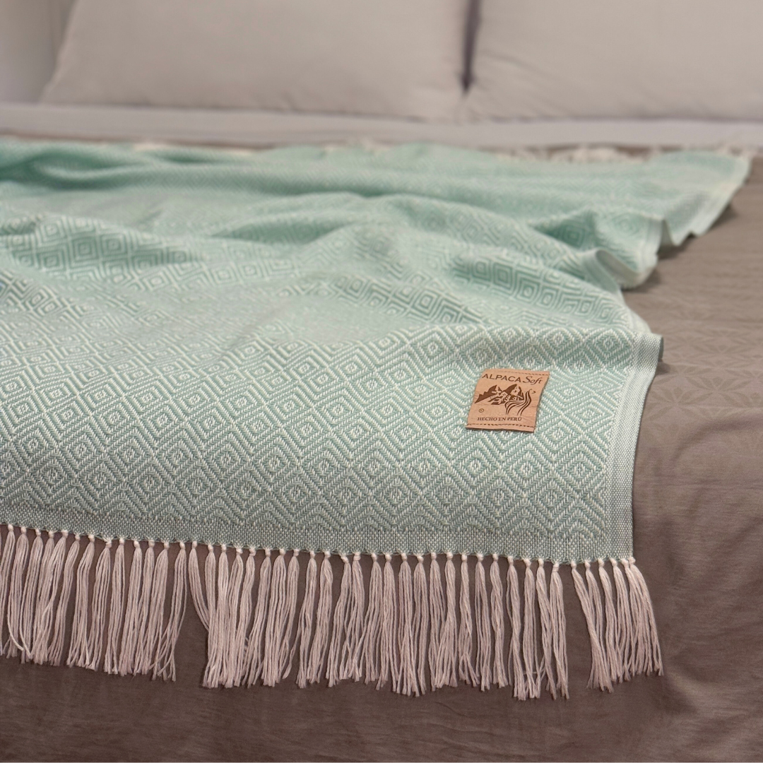 Alpaka Wolldecke Mint 200x140cm Weiche Sofadecke aus Peru