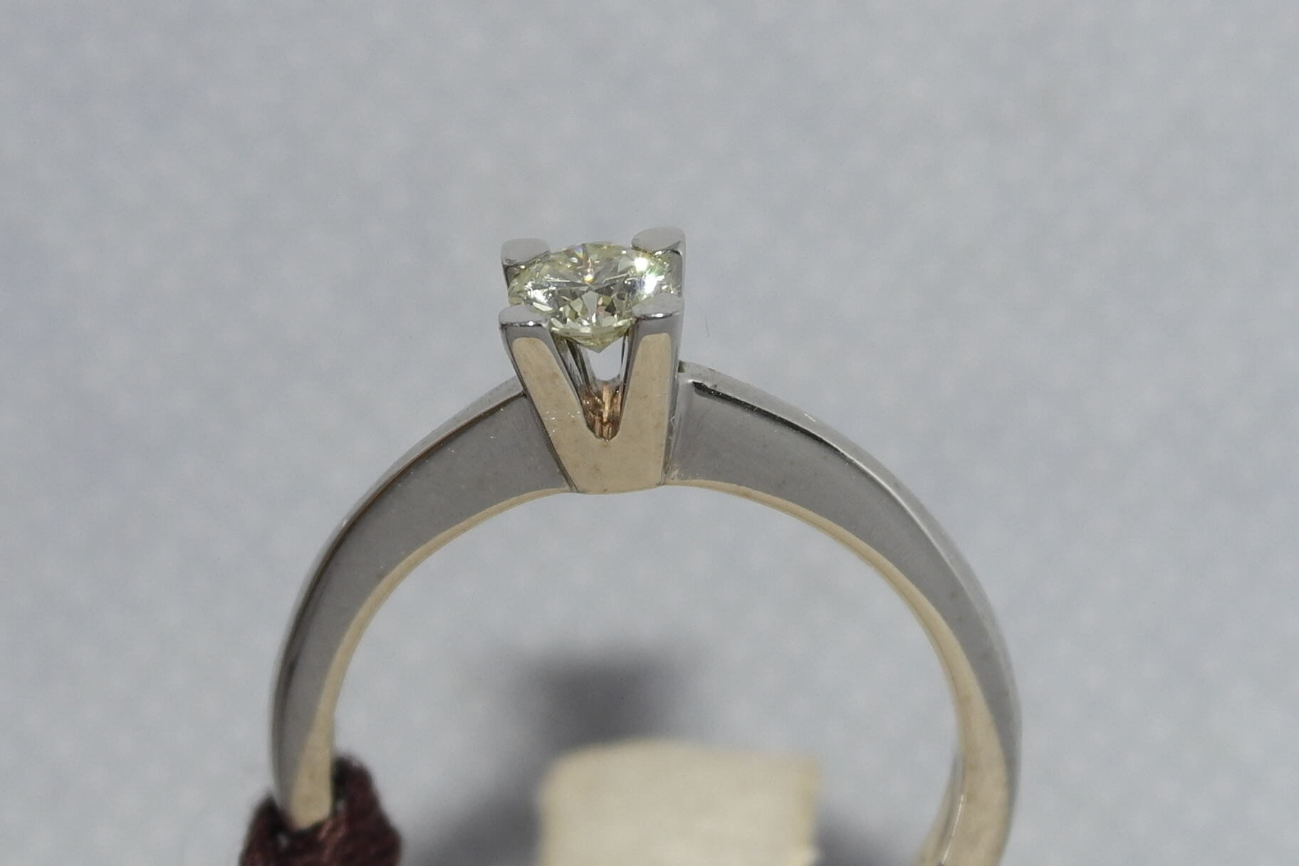 Anello solitario in oro 18kt con diamante