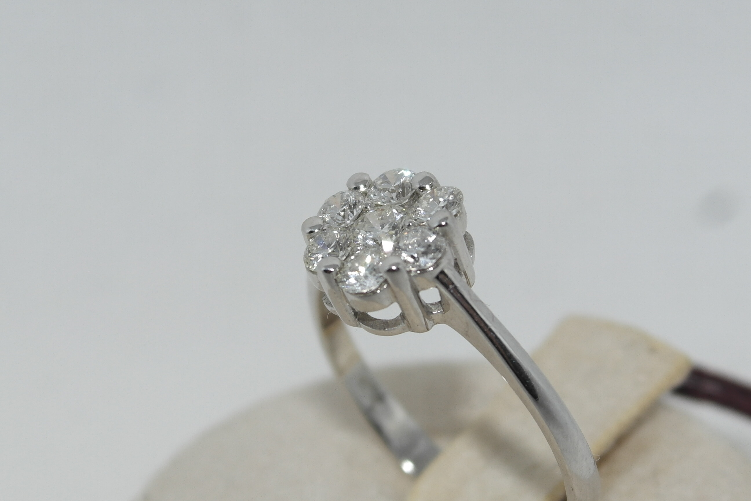 Anello in oro 18kt con diamanti