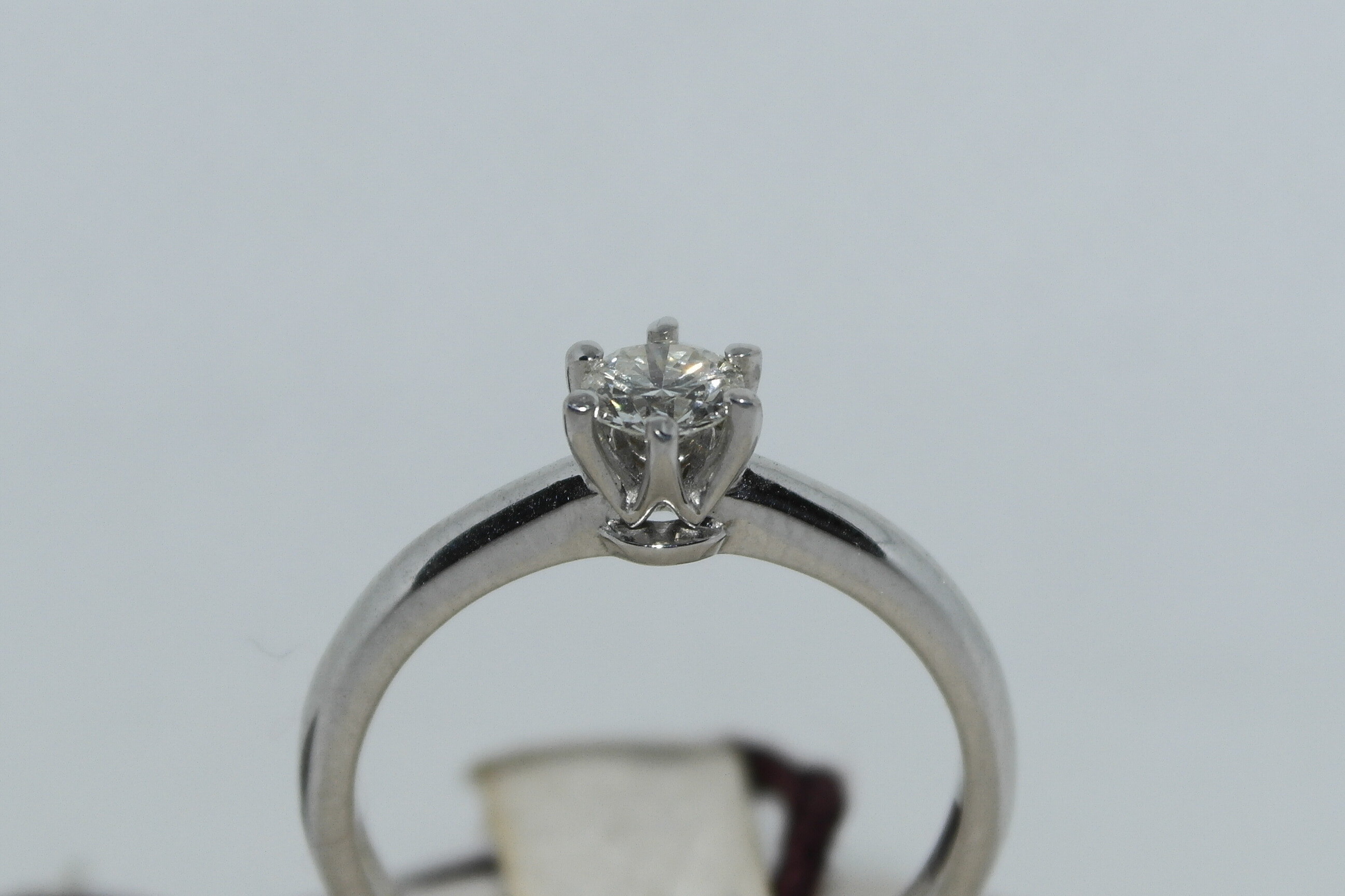 Anello solitario in oro 18kt con diamante