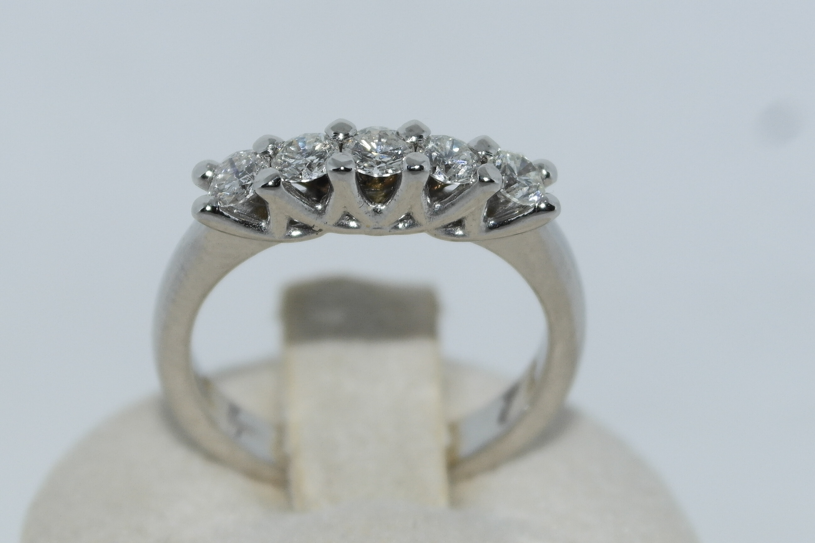 Fedina 5 pietre in oro 18kt con diamanti naturali