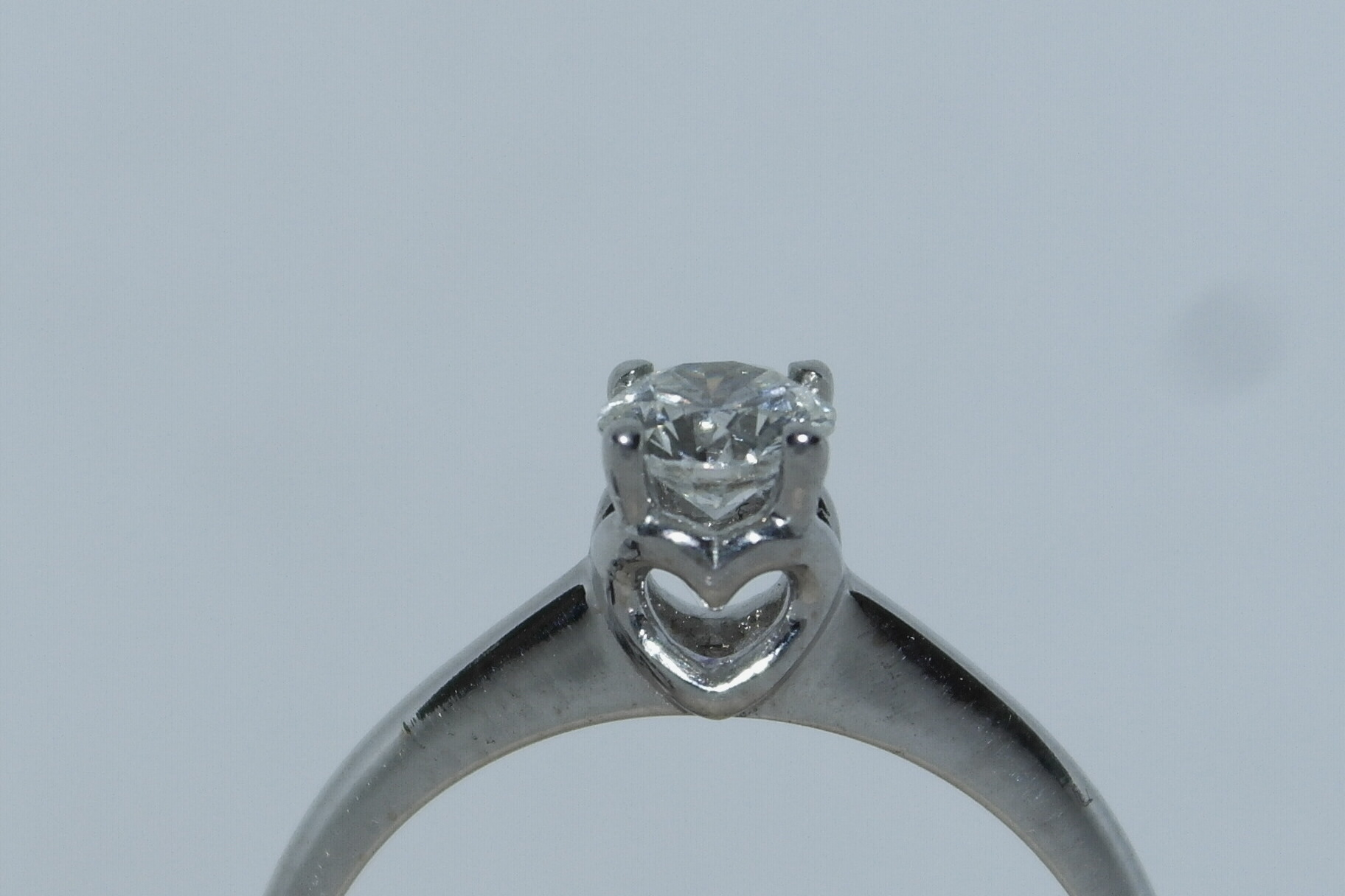Anello solitario in oro 18kt con diamante