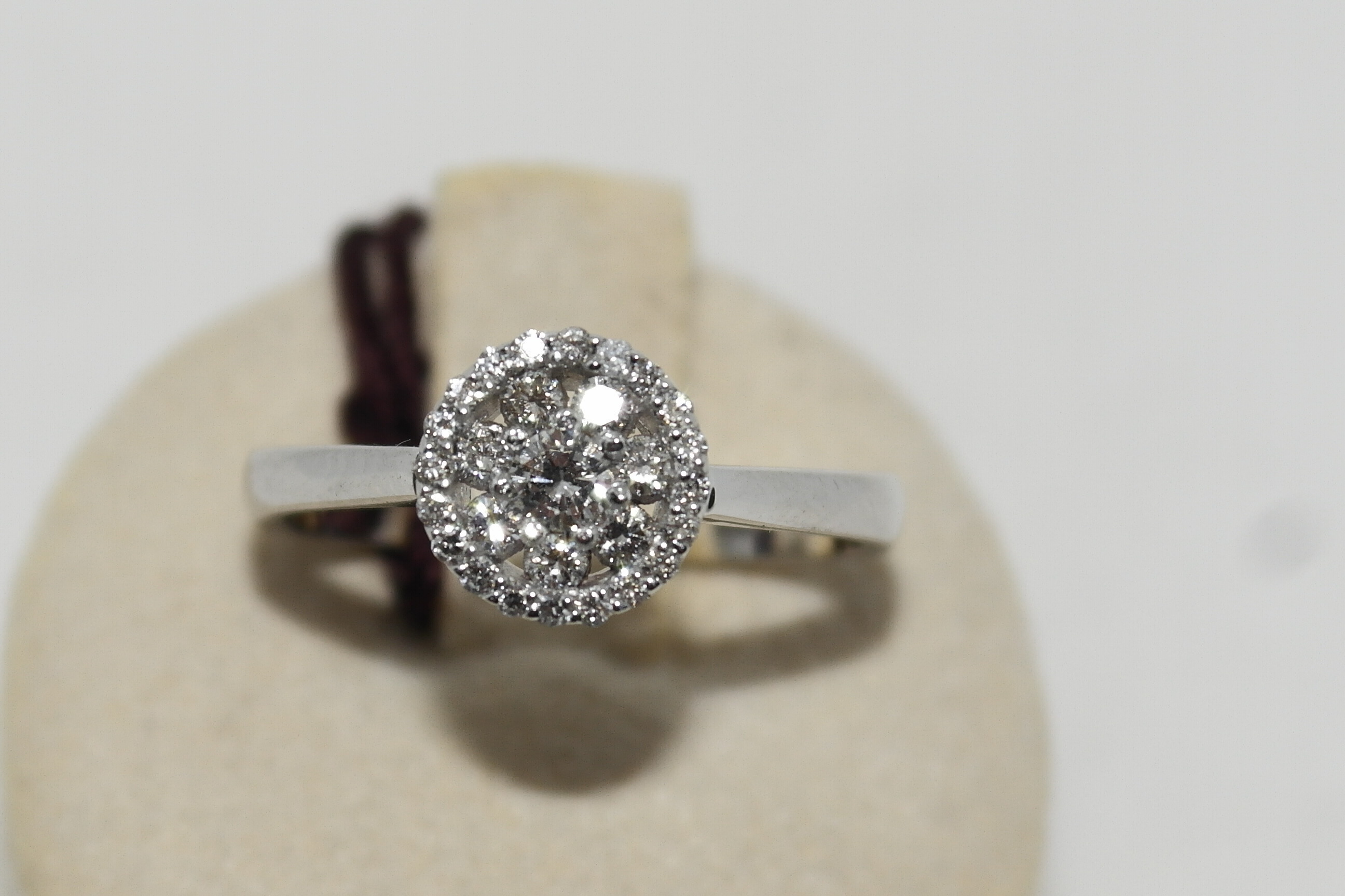 Anello in oro 18kt diamanti naturali
