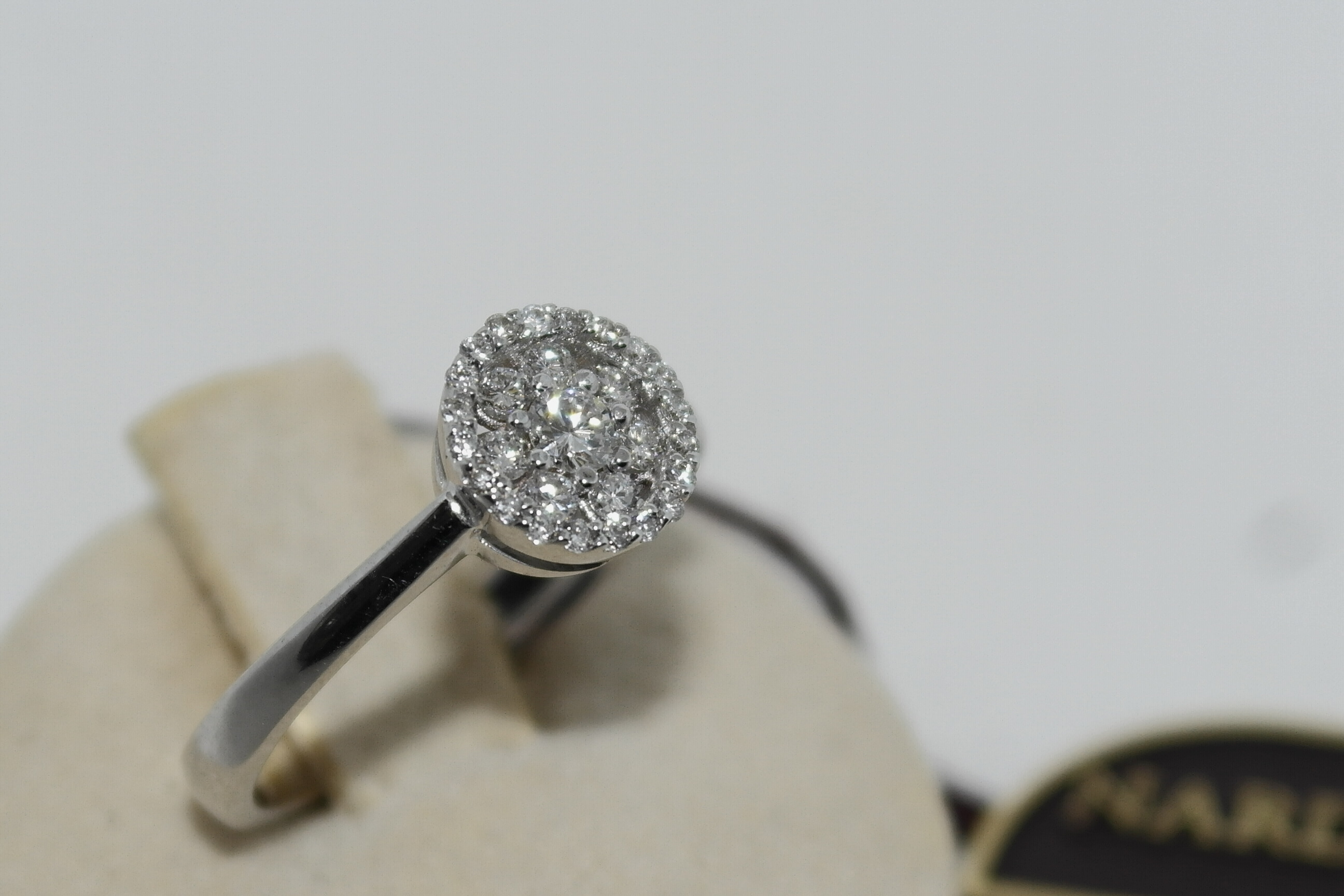 Anello in oro 18kt diamanti naturali