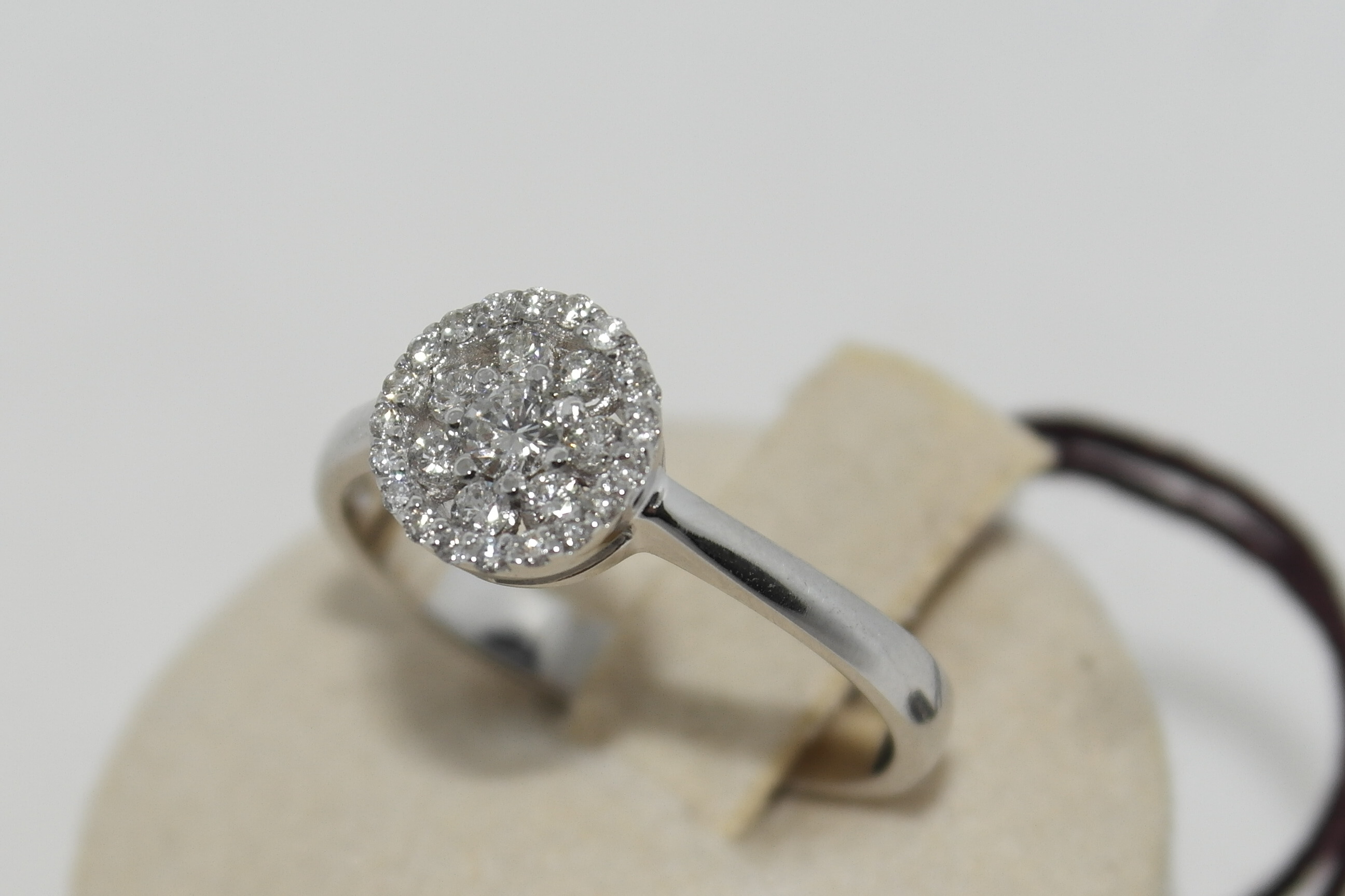 Anello in oro 18kt diamanti naturali