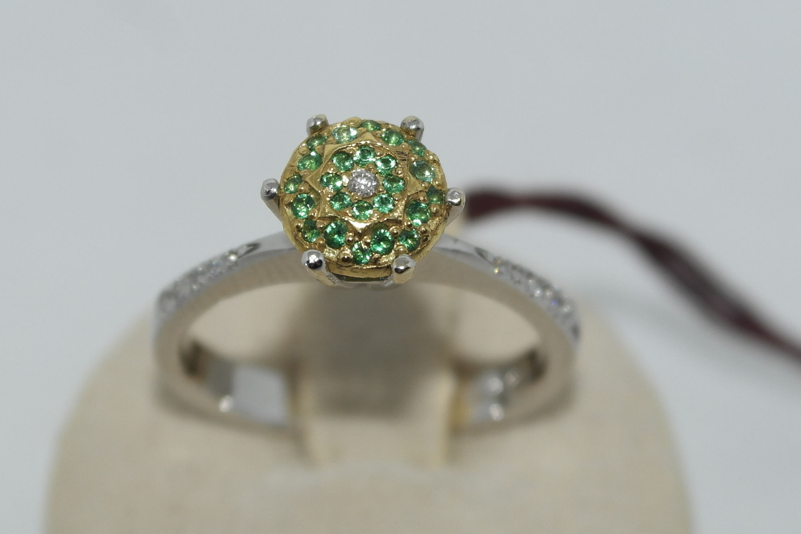 Anello "DIAMANTE ORO" in oro 18kt con smeraldi e diamanti