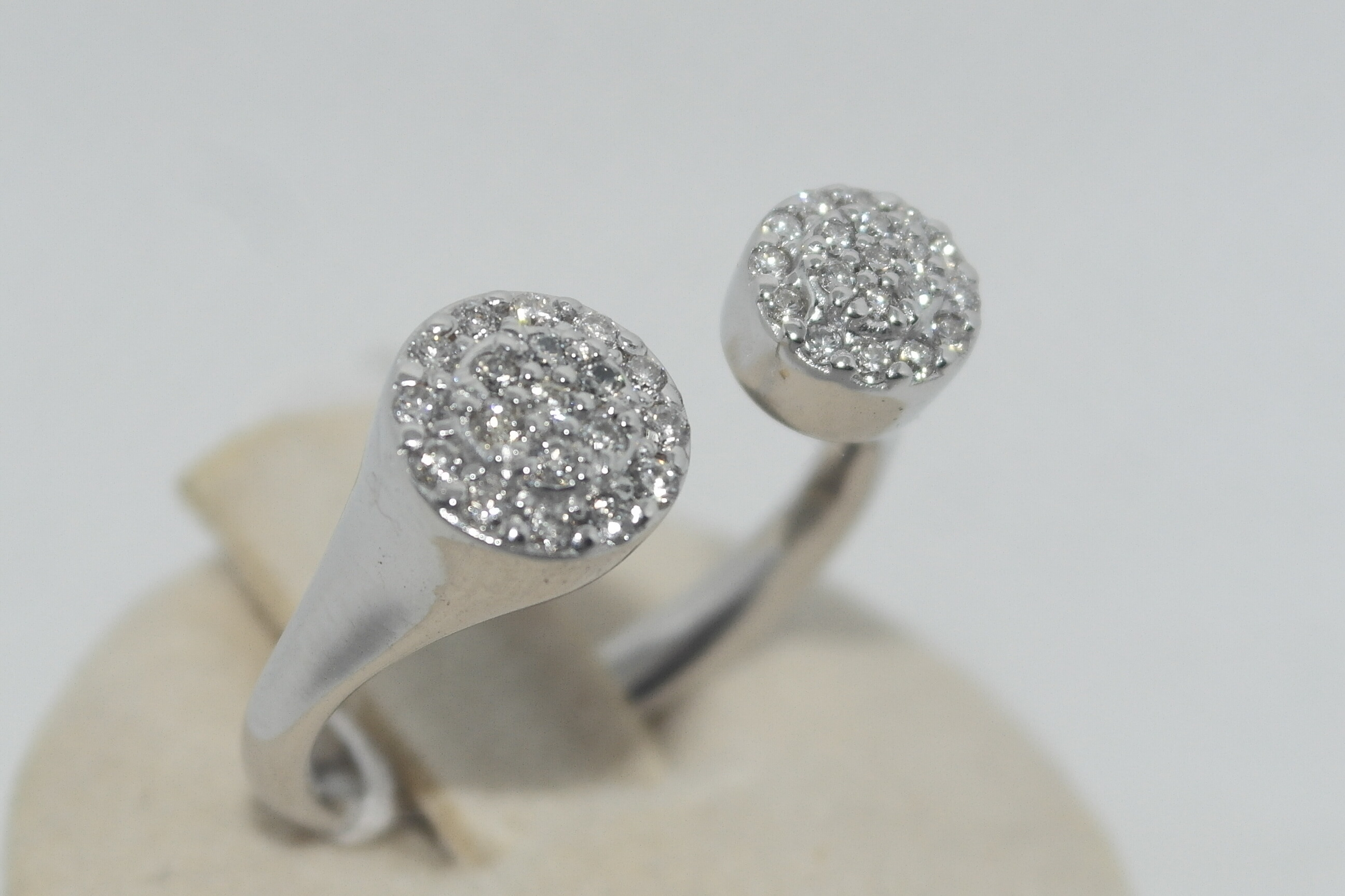 Anello in oro 18kt con diamanti