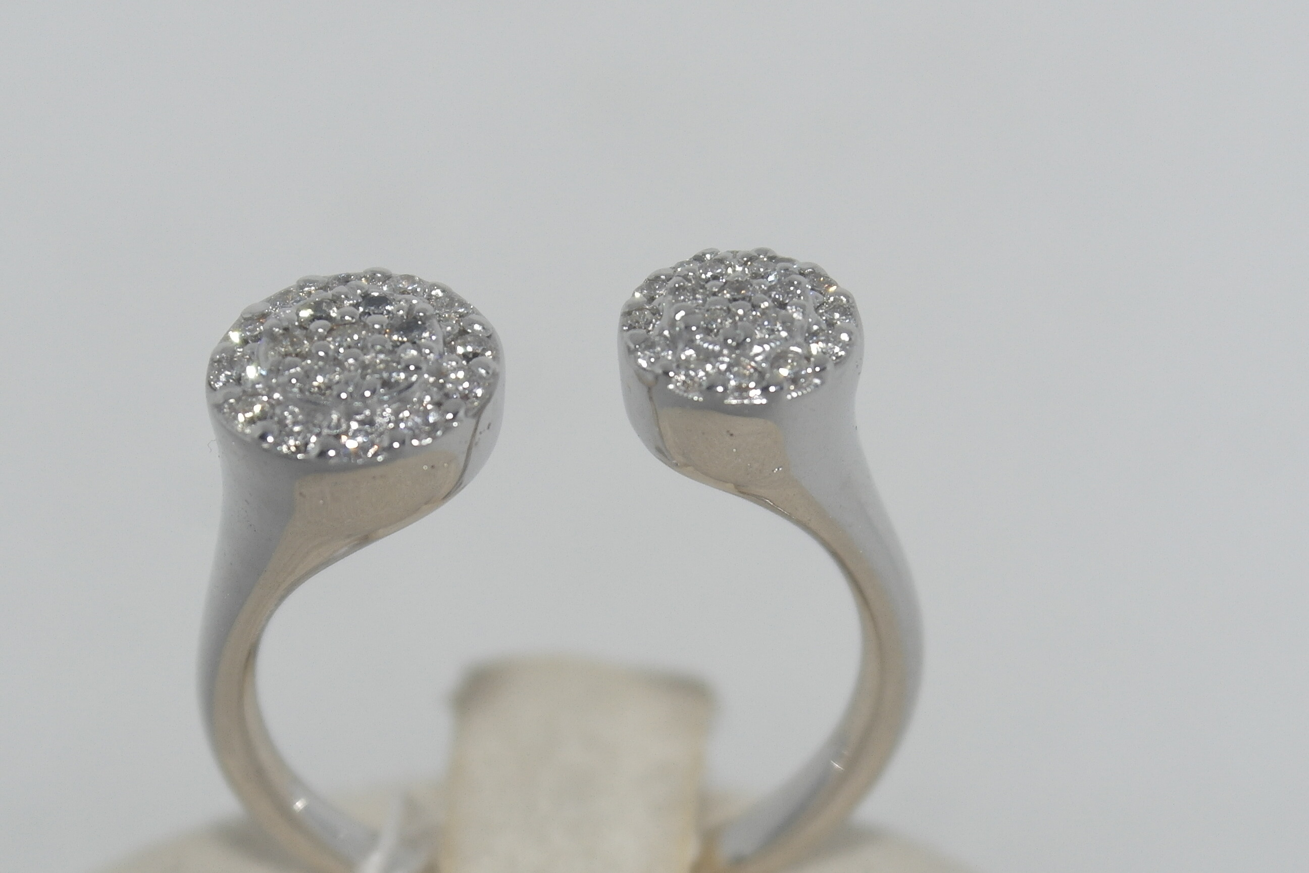 Anello in oro 18kt con diamanti