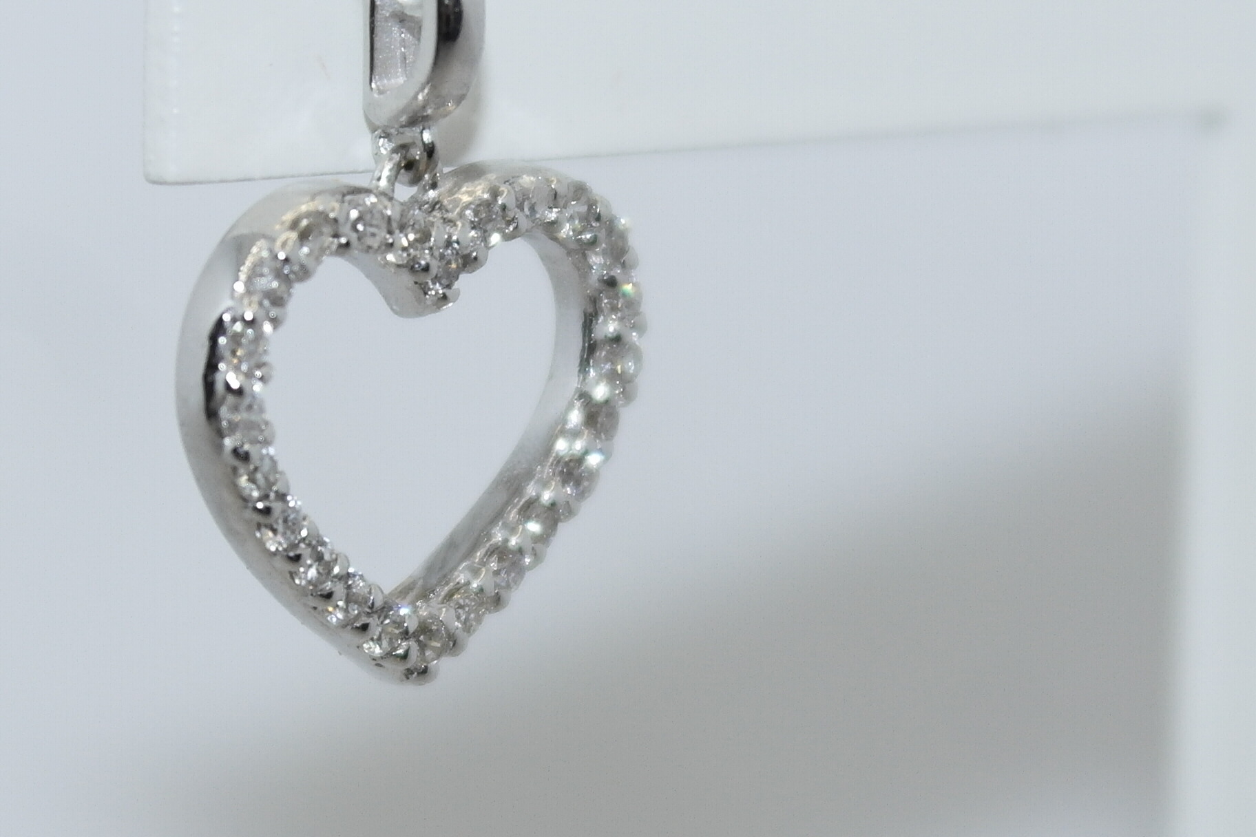 Orecchini cuori in oro 18kt con diamanti