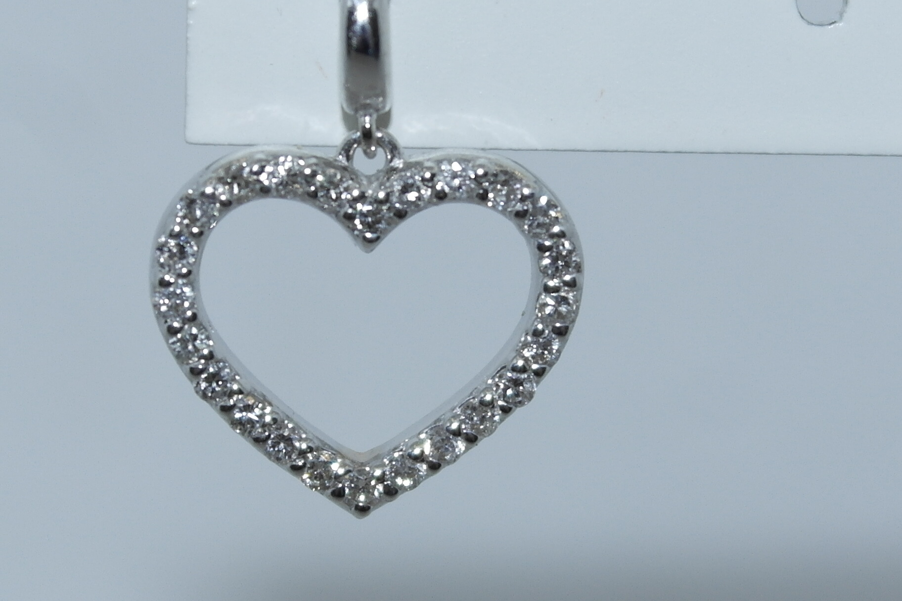 Orecchini cuori in oro 18kt con diamanti