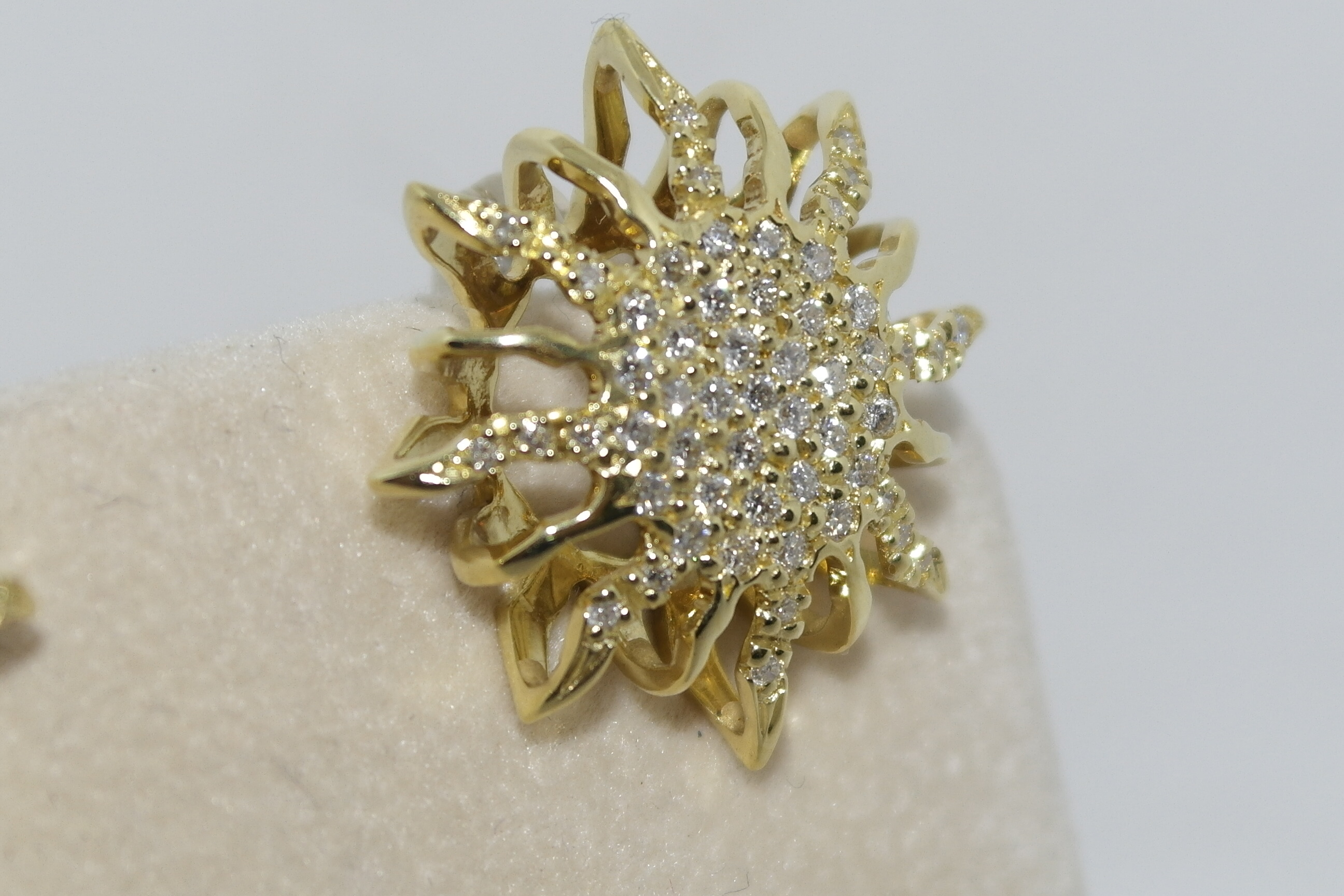 Orecchini sole in oro 18kt con diamanti