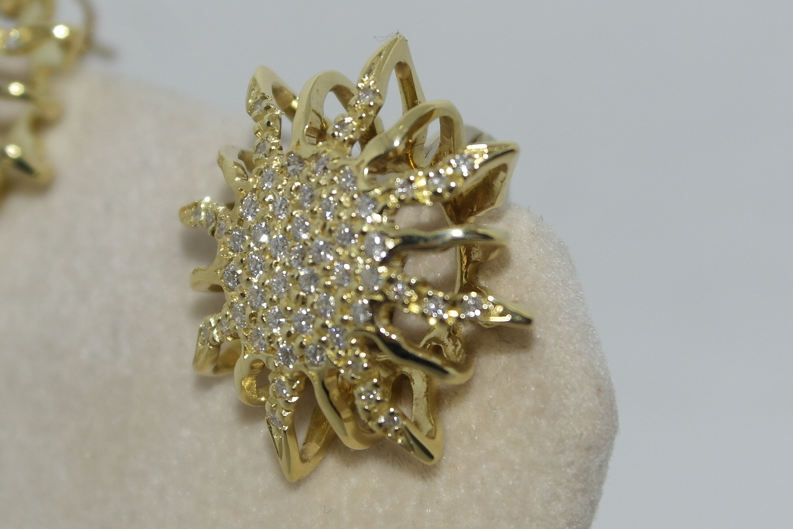 Orecchini sole in oro 18kt con diamanti