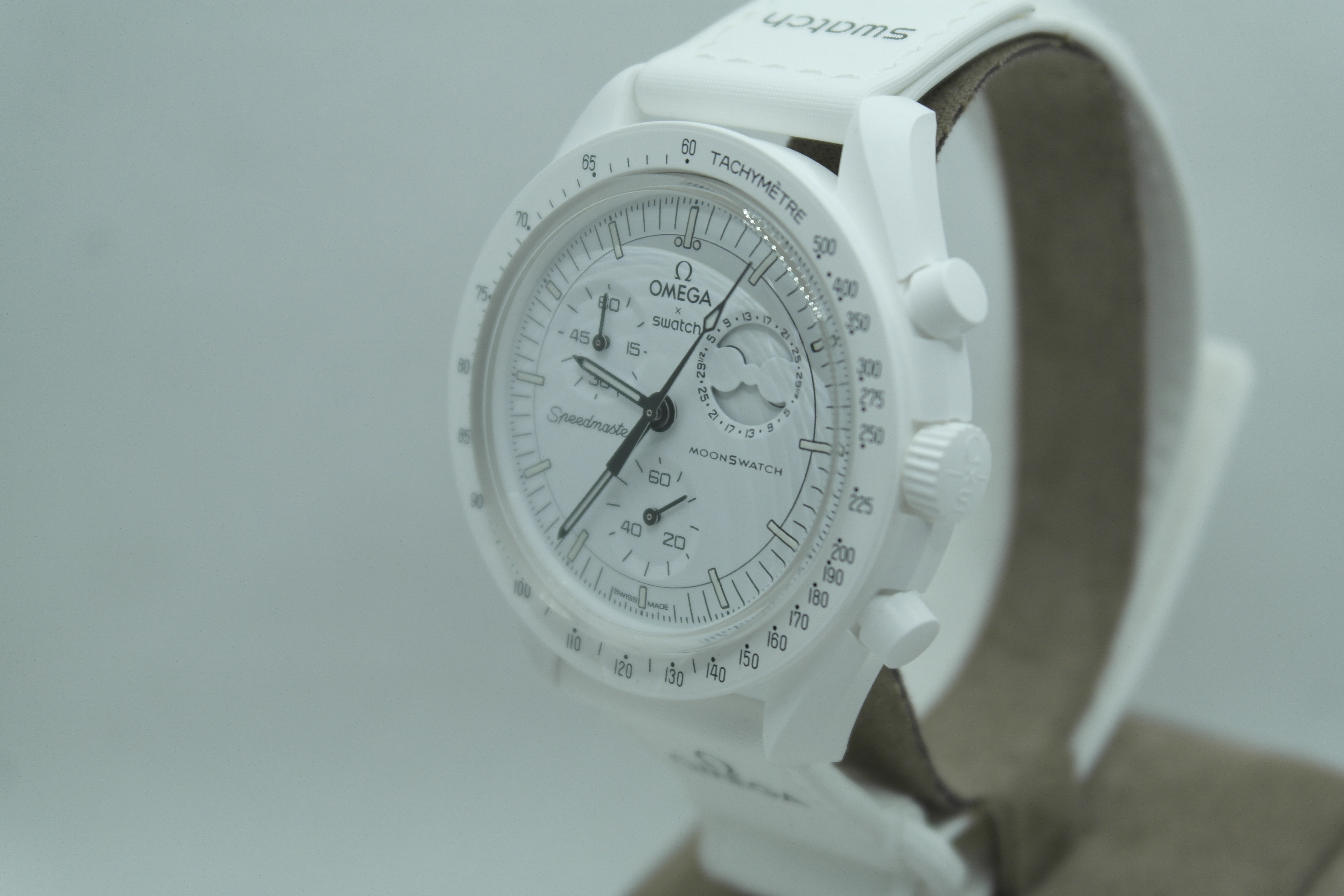 OMEGA MOONSWATCH SNOOPY
