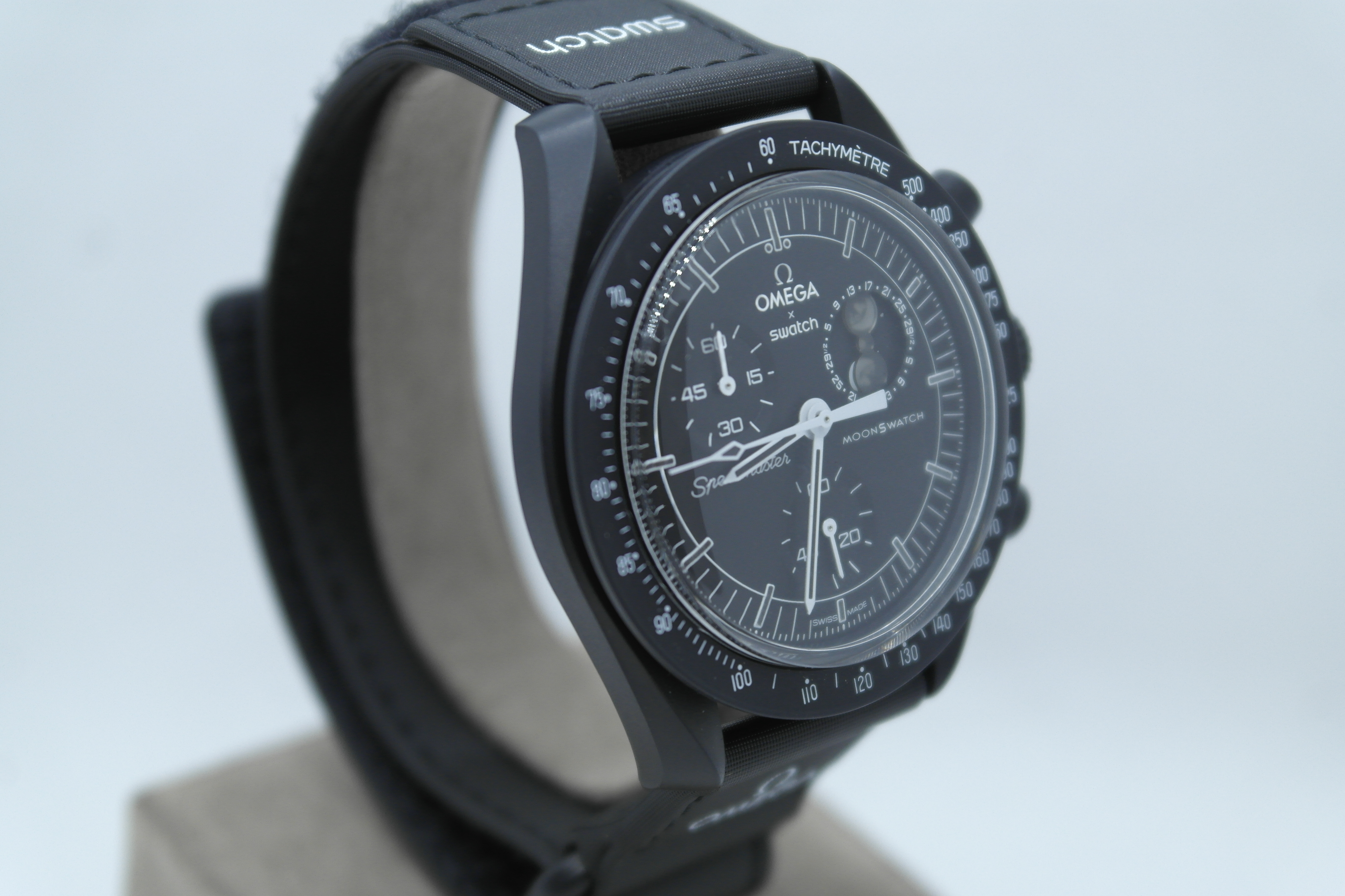 OMEGA MOONSWATCH SNOOPY