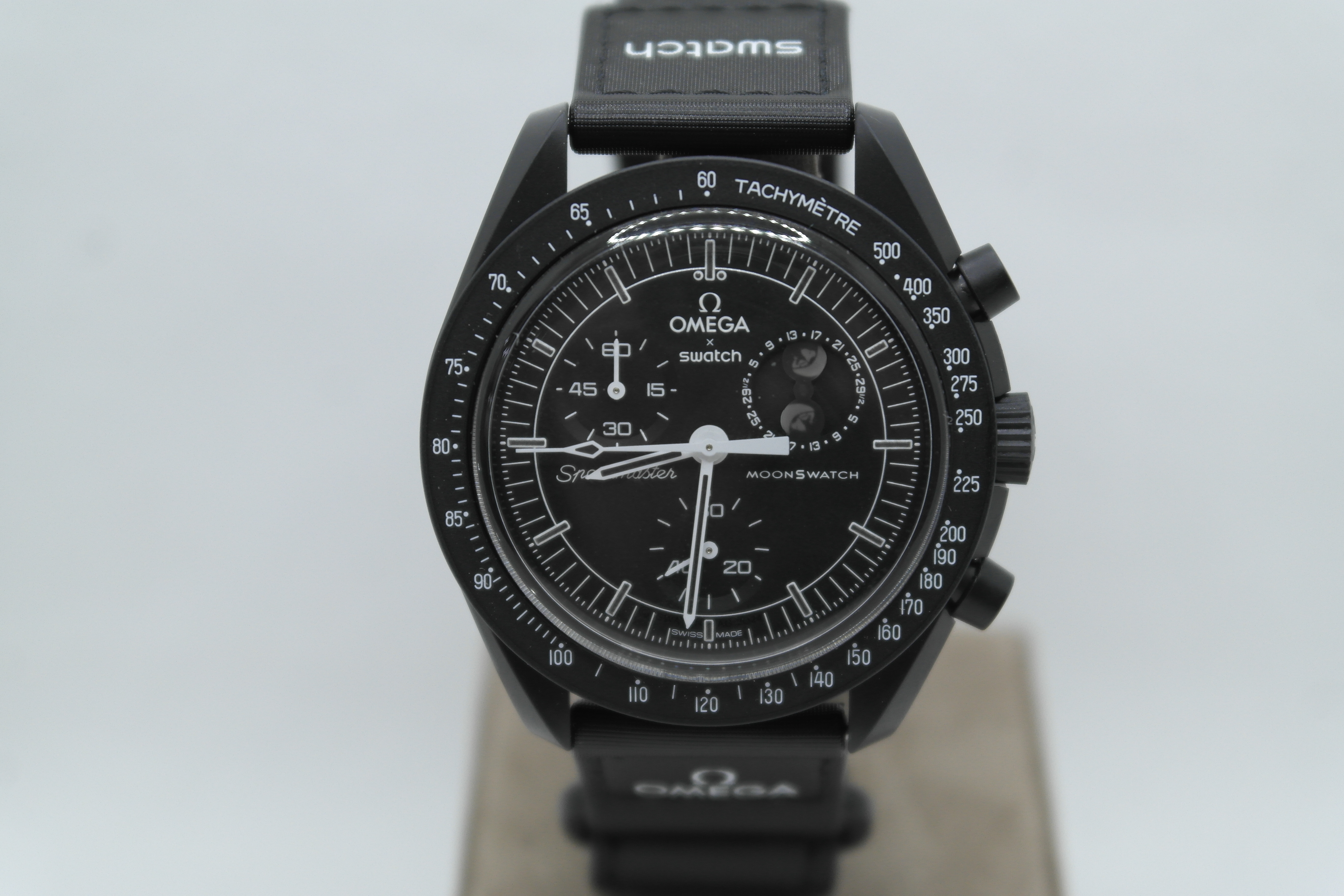 OMEGA MOONSWATCH SNOOPY