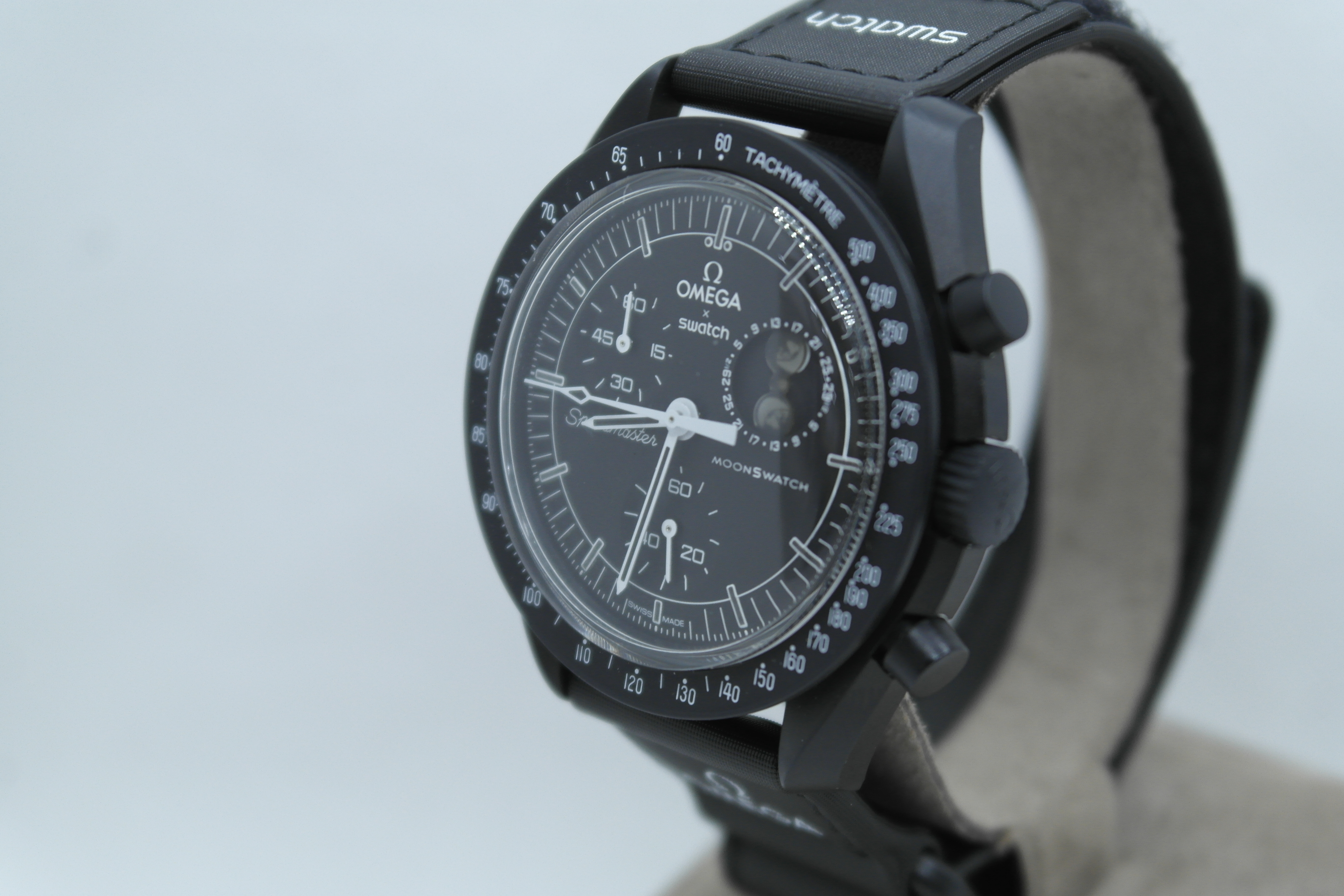 OMEGA MOONSWATCH SNOOPY