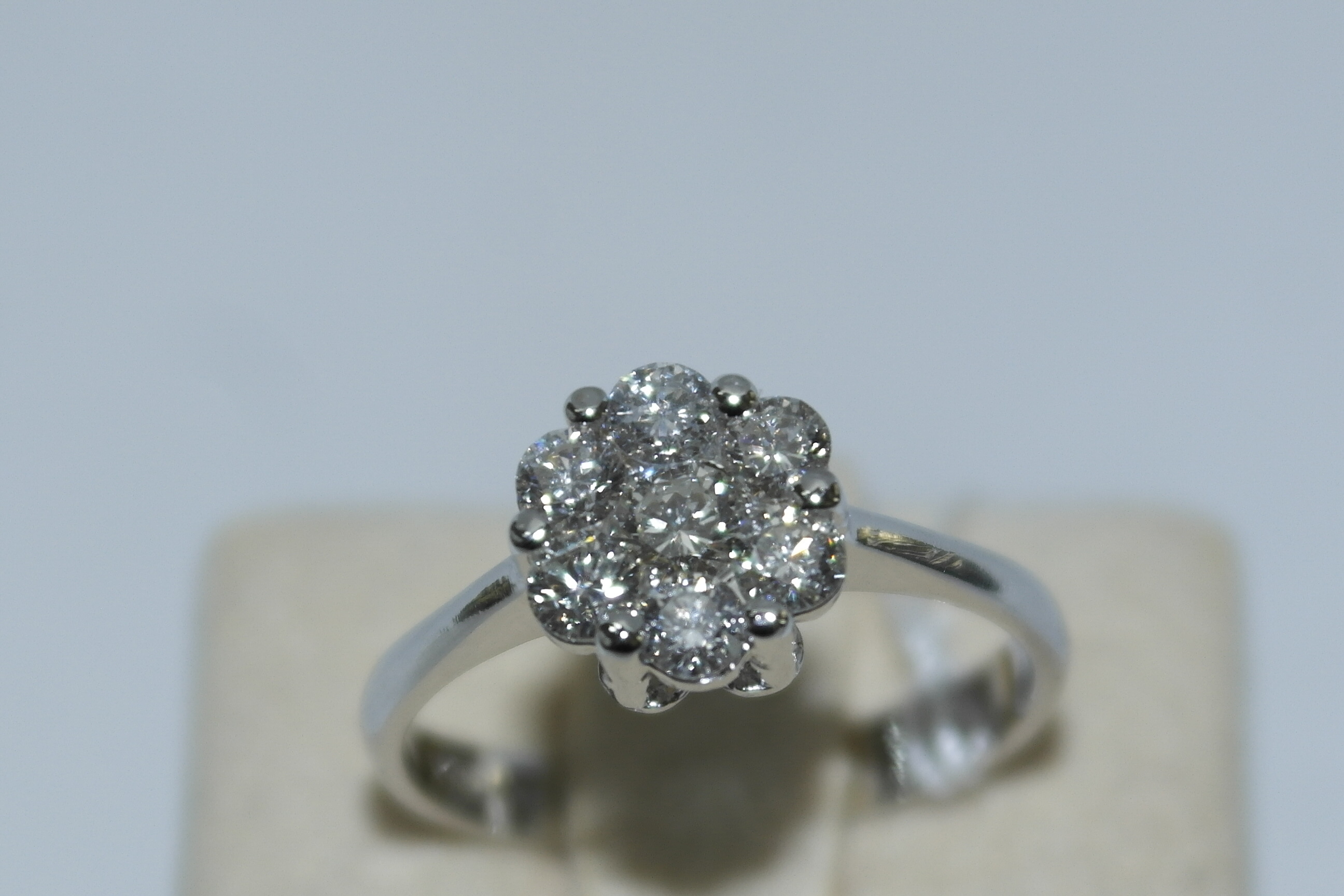 Anello in oro 18kt con diamanti
