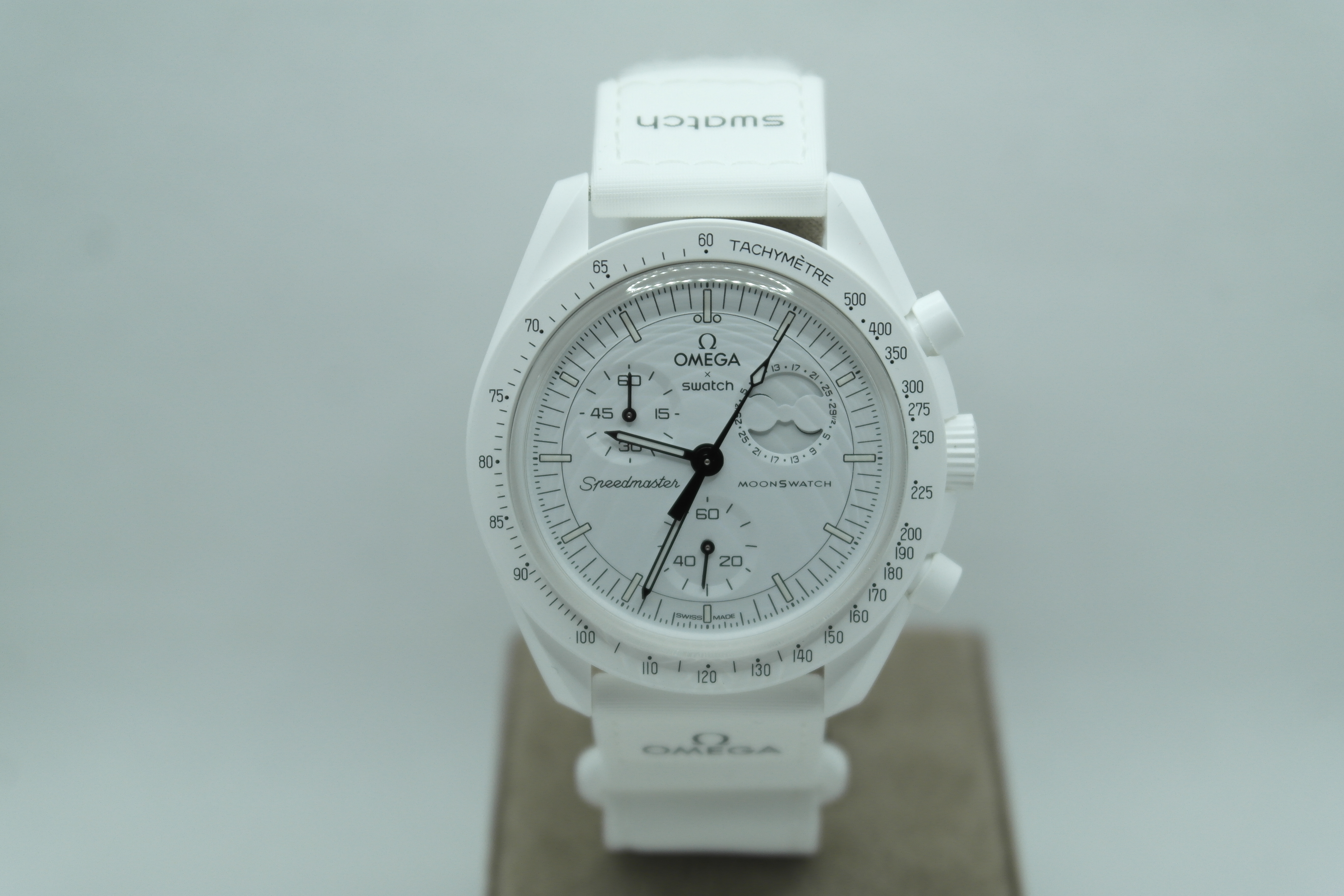 OMEGA MOONSWATCH SNOOPY