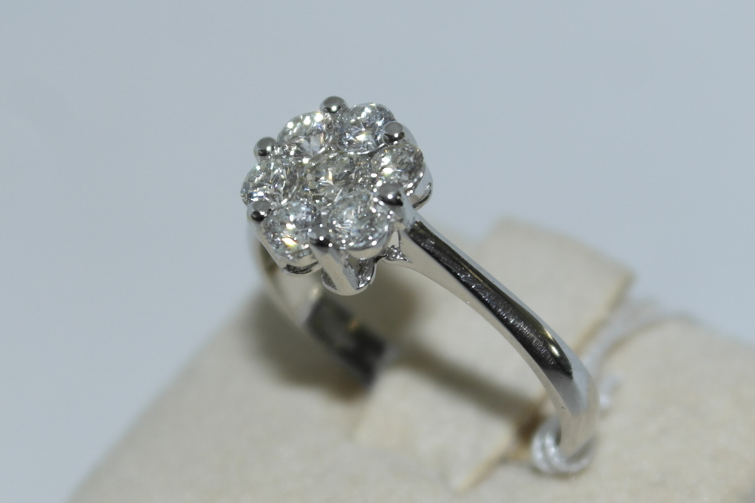 Anello in oro 18kt con diamanti