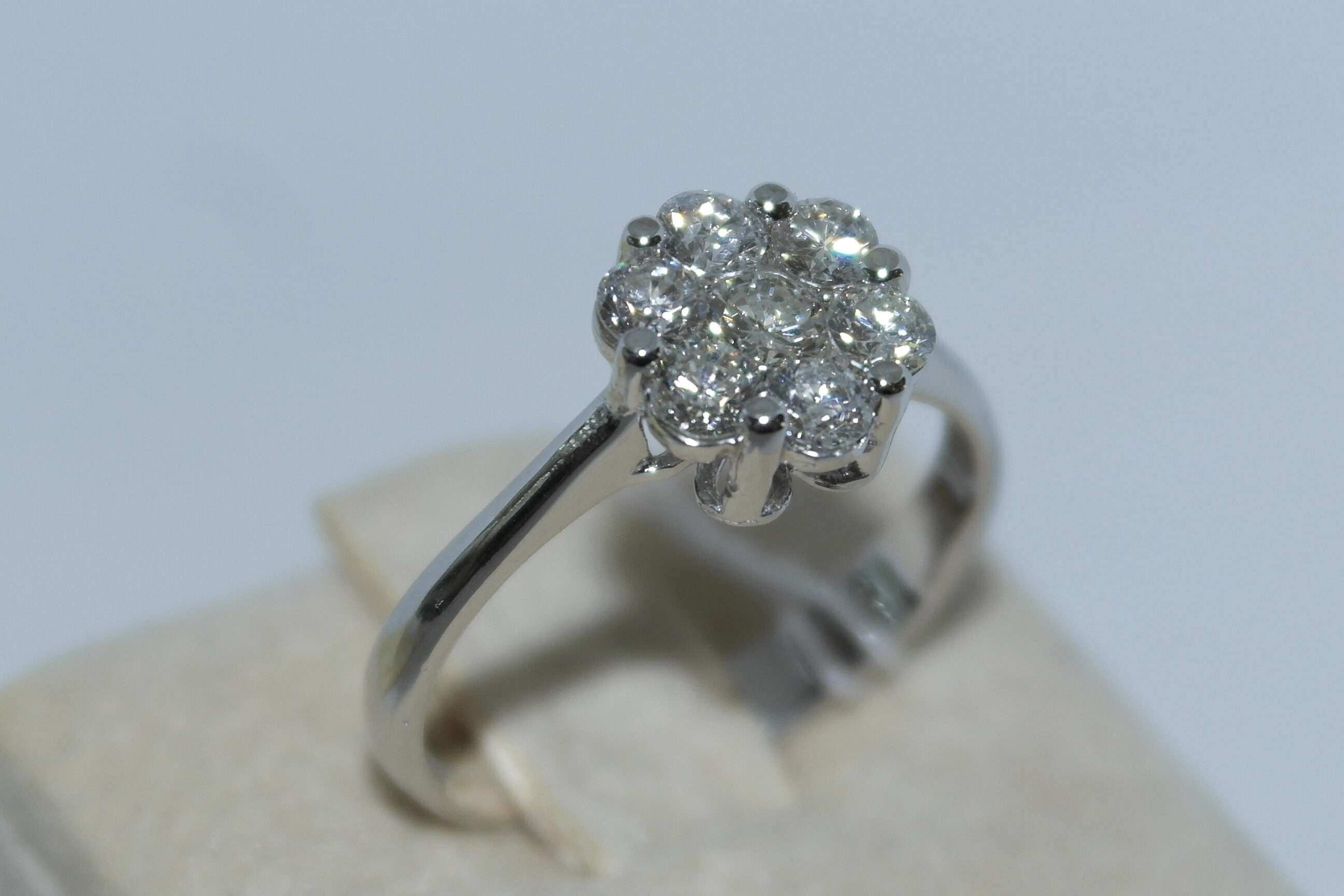 Anello in oro 18kt con diamanti