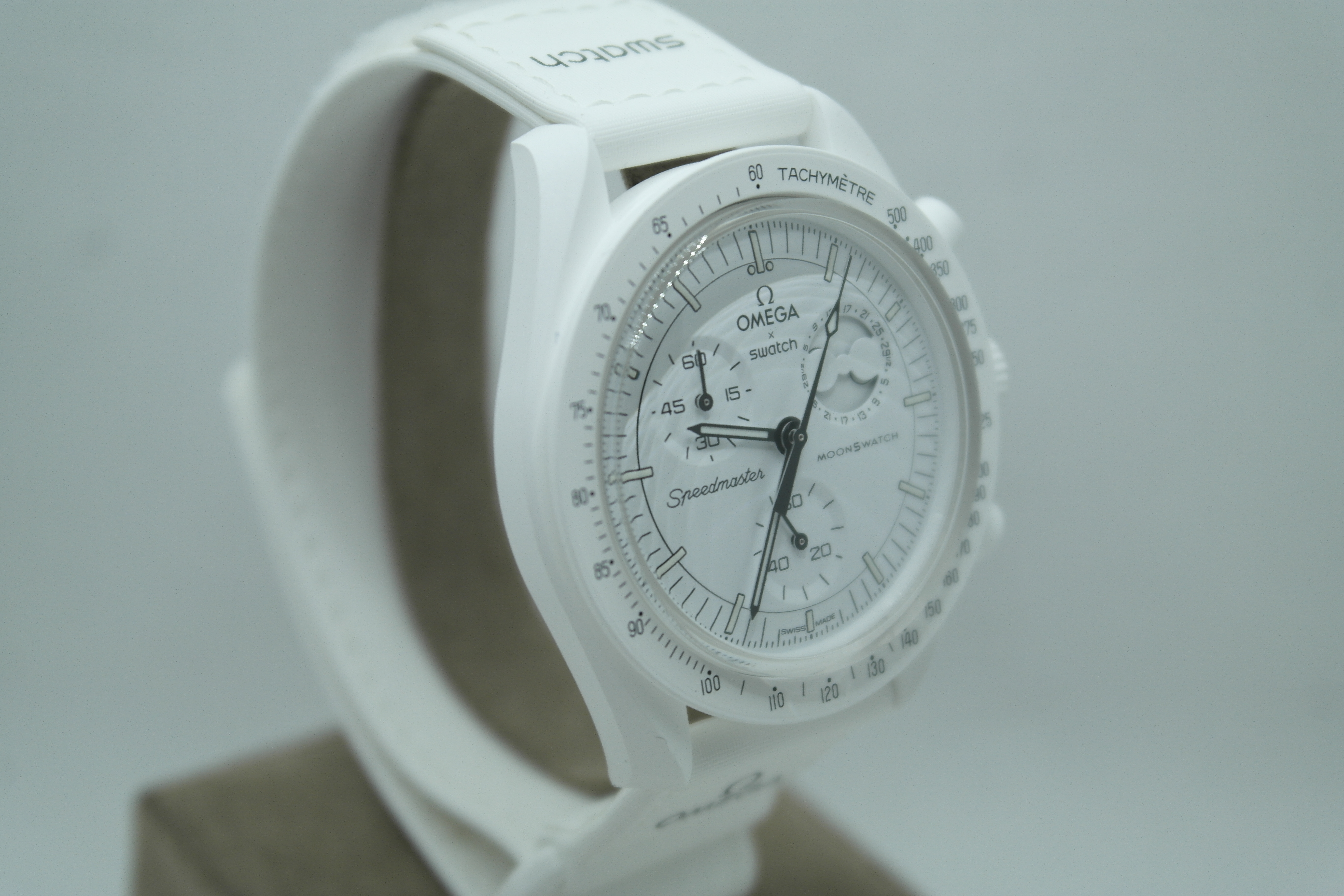 OMEGA MOONSWATCH SNOOPY