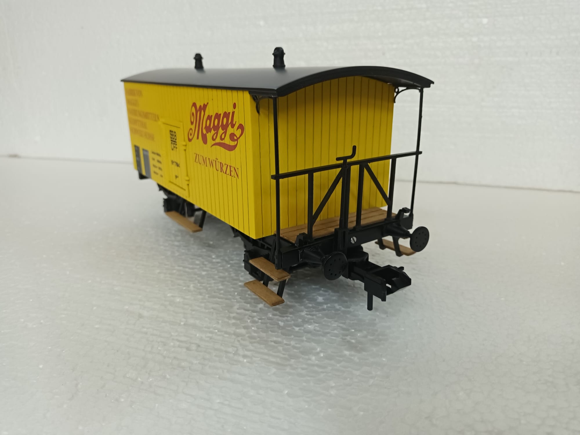 Wagon couvert 2 essieux CFF MAGGI