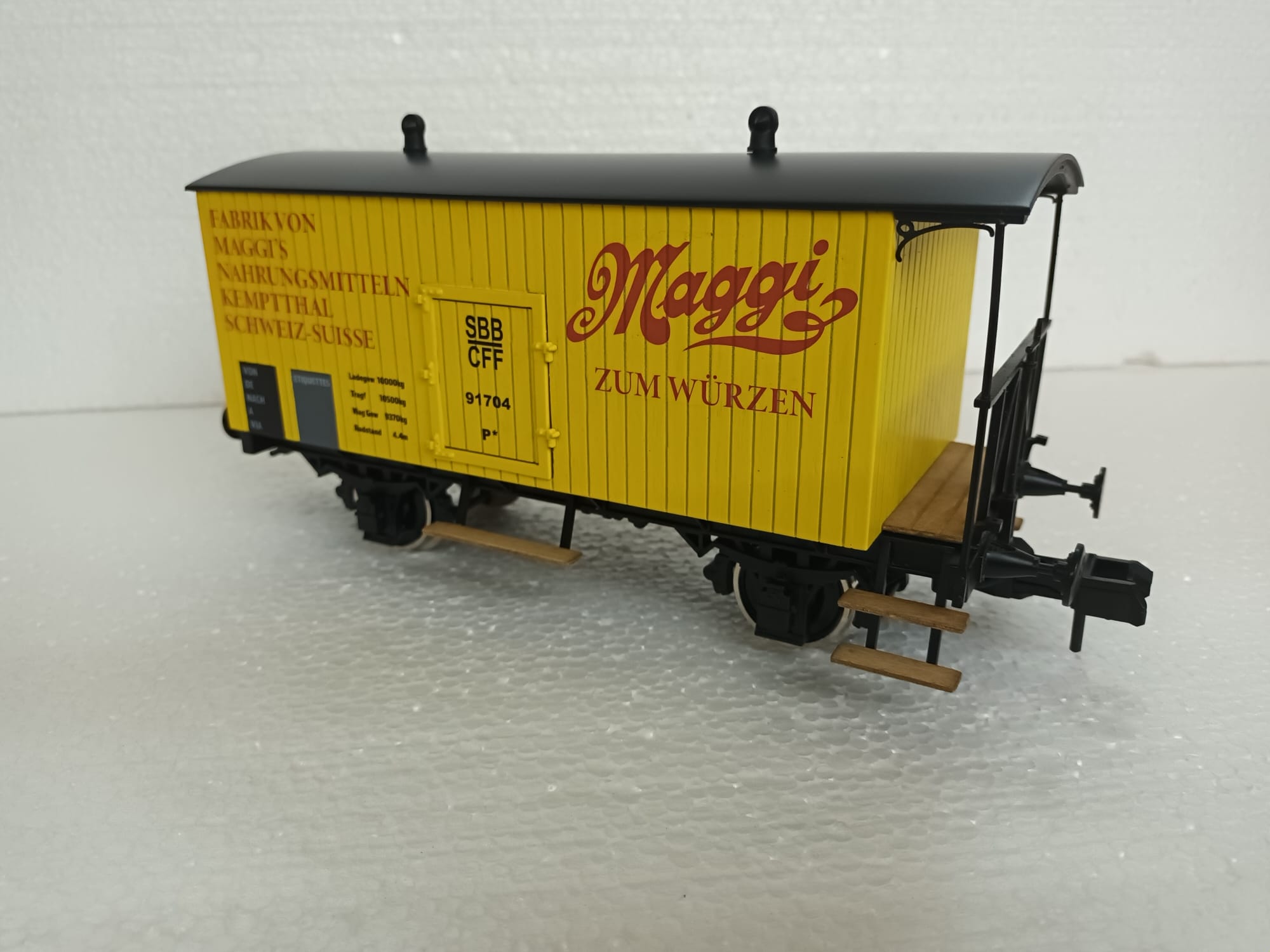 Wagon couvert 2 essieux CFF MAGGI