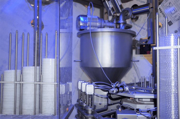 RFS 120 – Rotationsfüll- und verschließmaschine