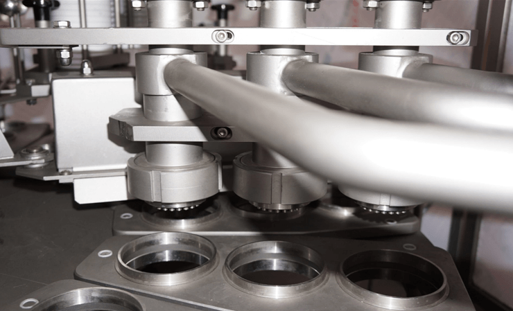 RFS 120 – Rotationsfüll- und verschließmaschine