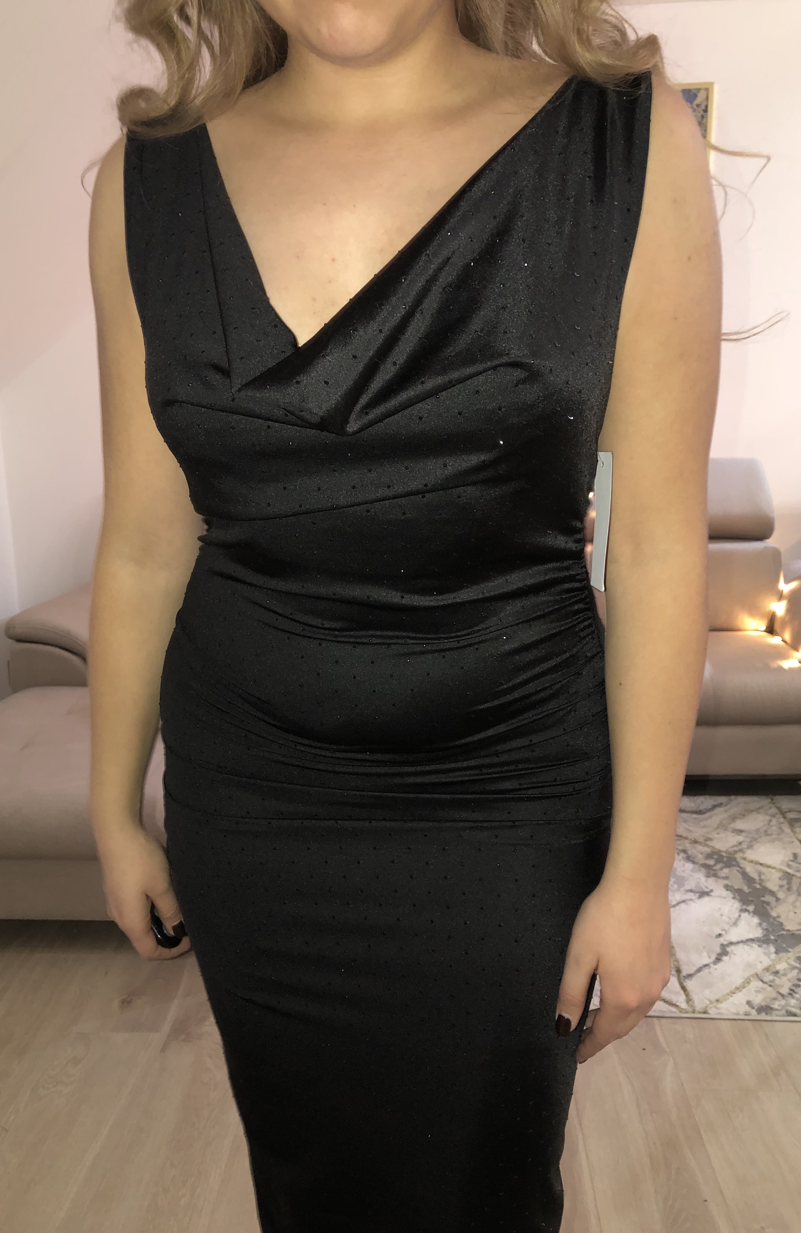 Czarna sukienka wieczorowa