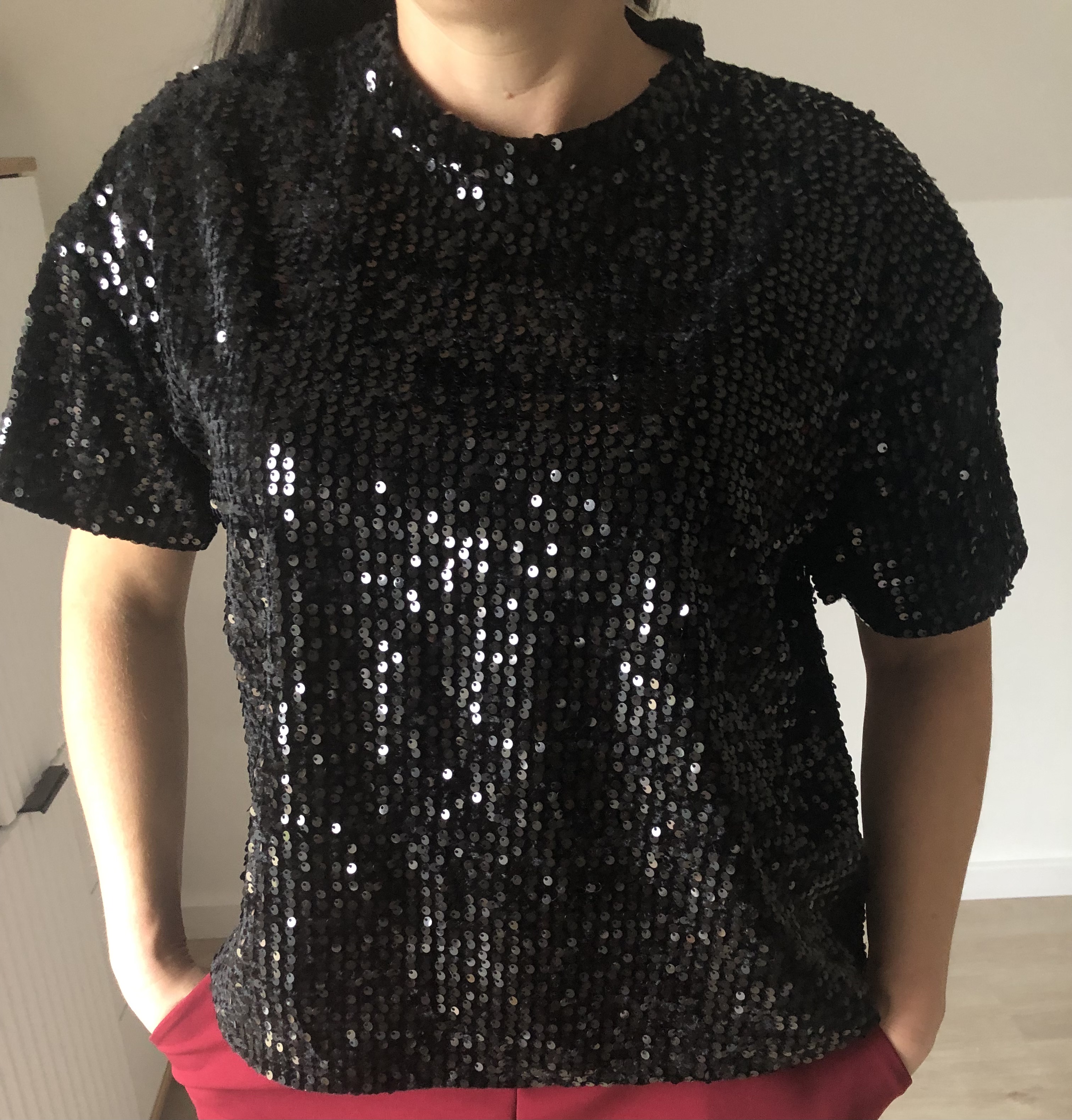 Czarna cekinowa bluzka