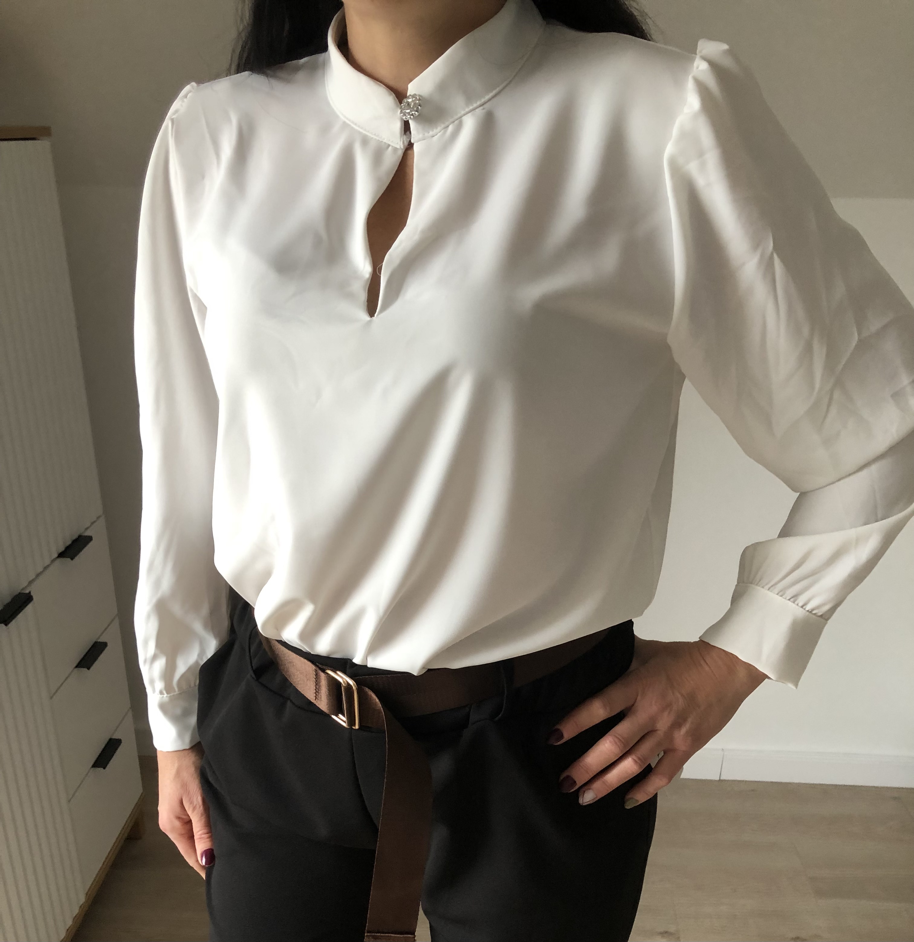 Elegancka biała bluzka damska