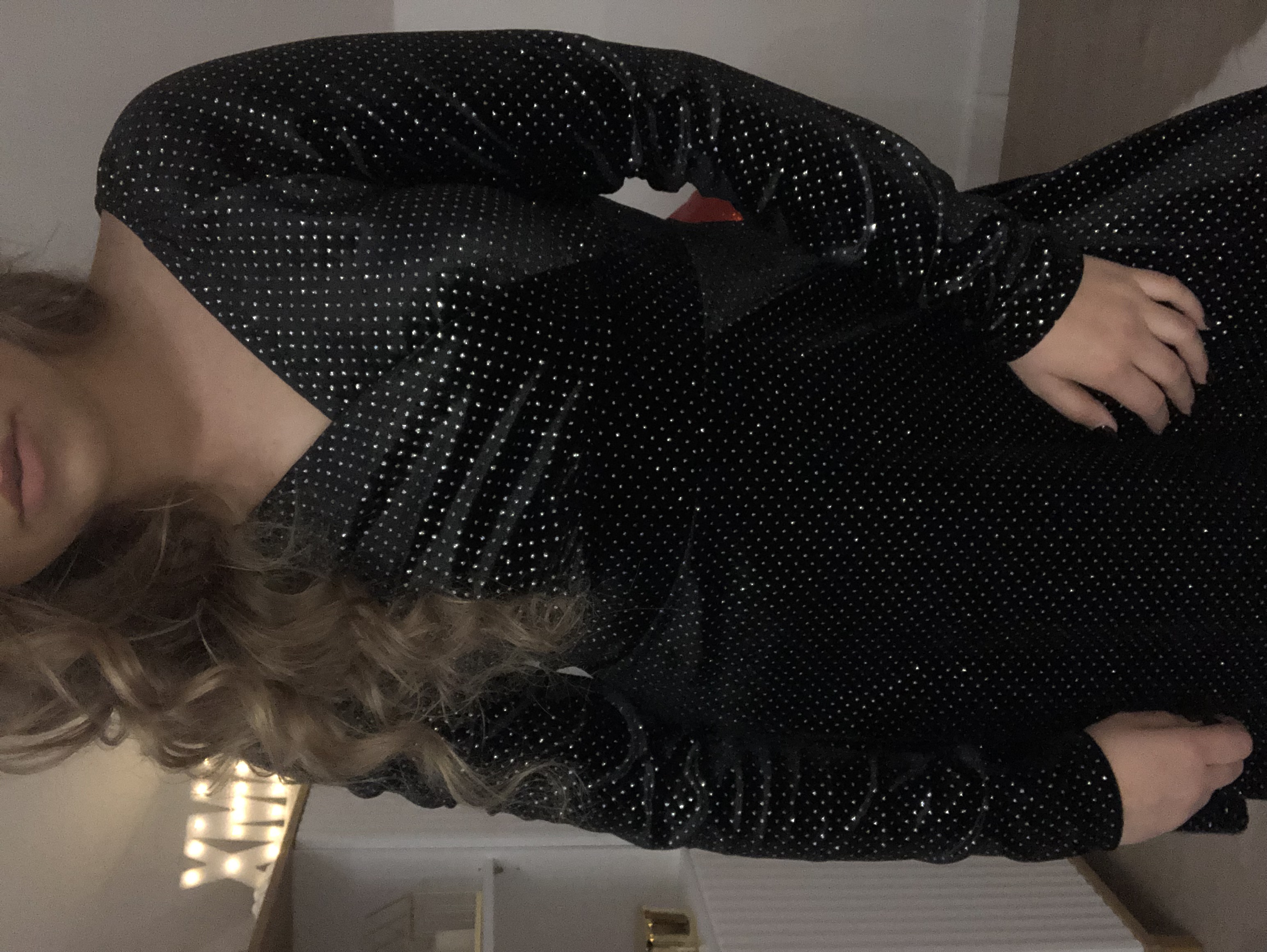 Elegancka czarna sukienka