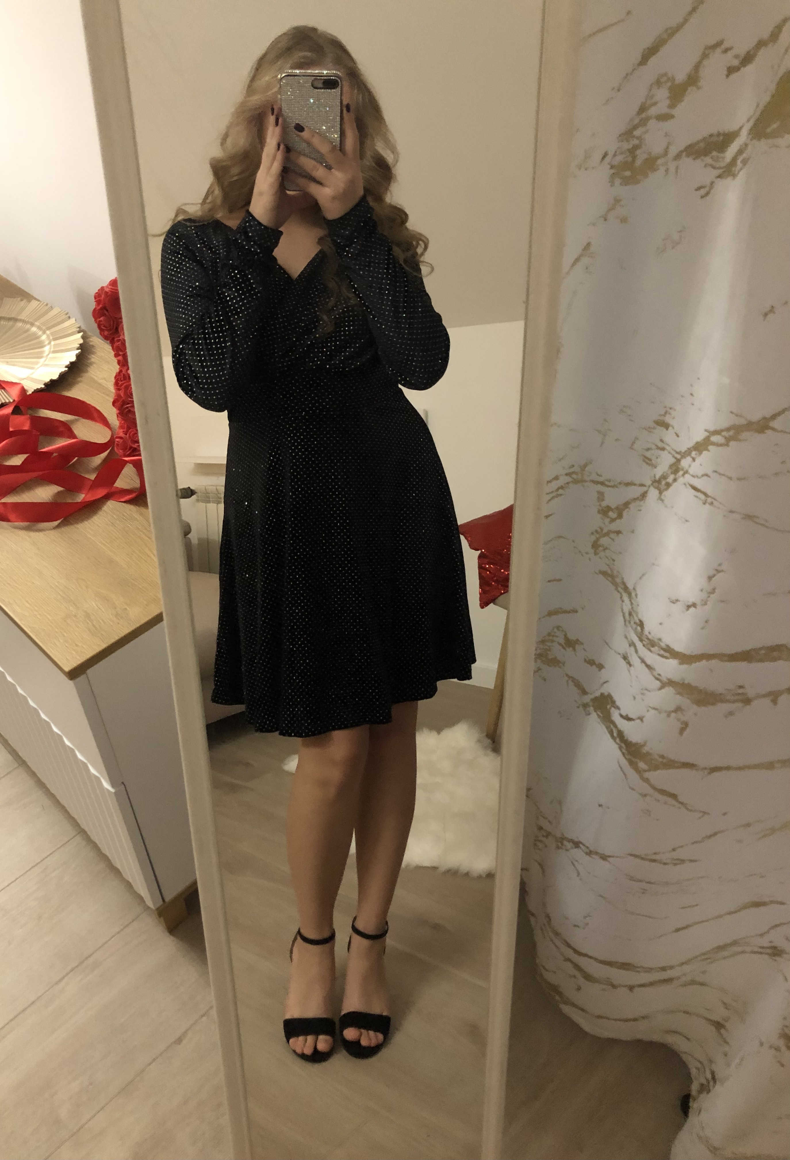 Elegancka czarna sukienka