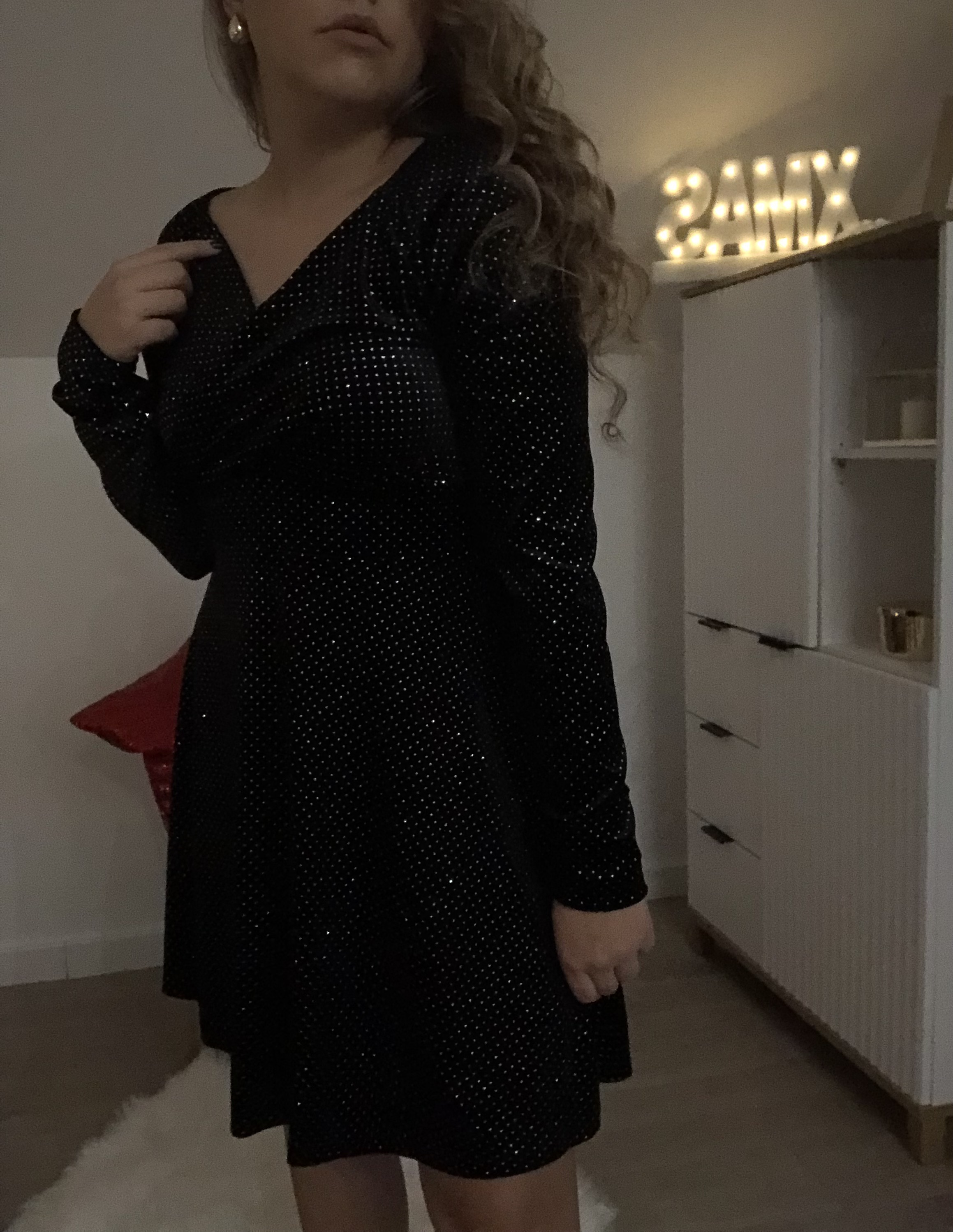 Elegancka czarna sukienka