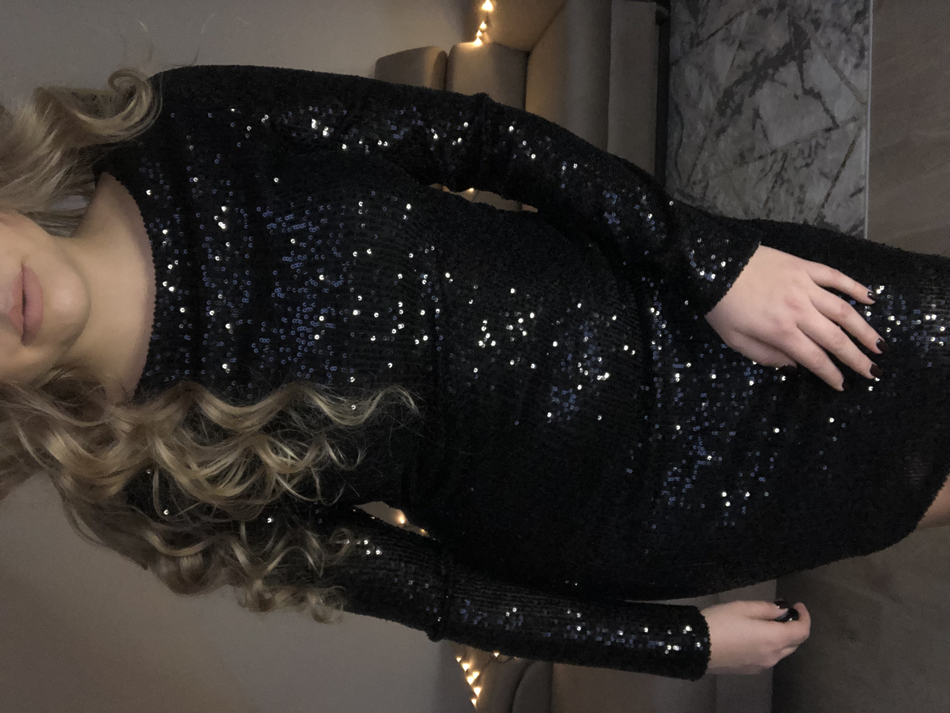 Czarna błyszcząca sukienka