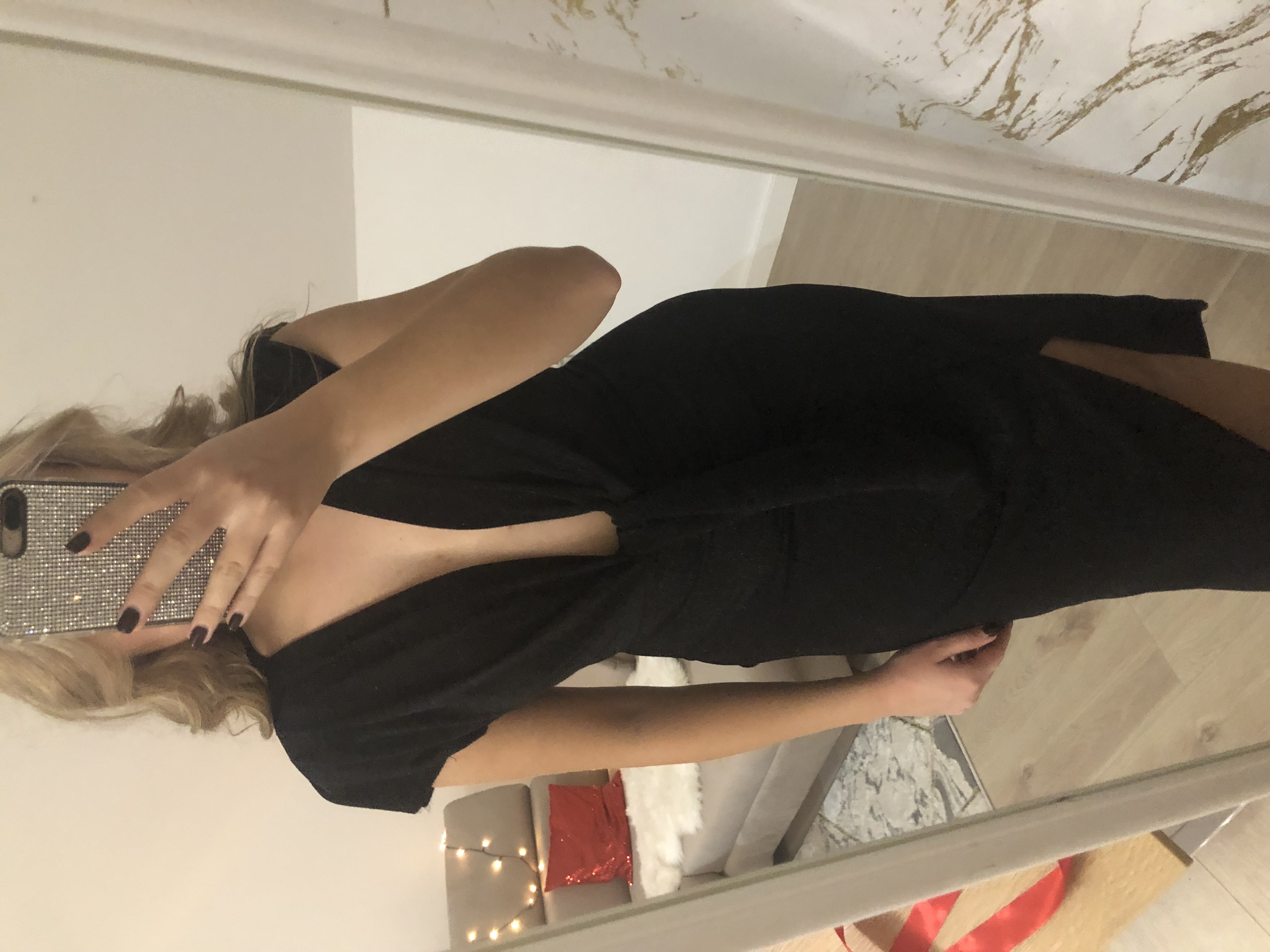 Czarna sukienka wieczorowa