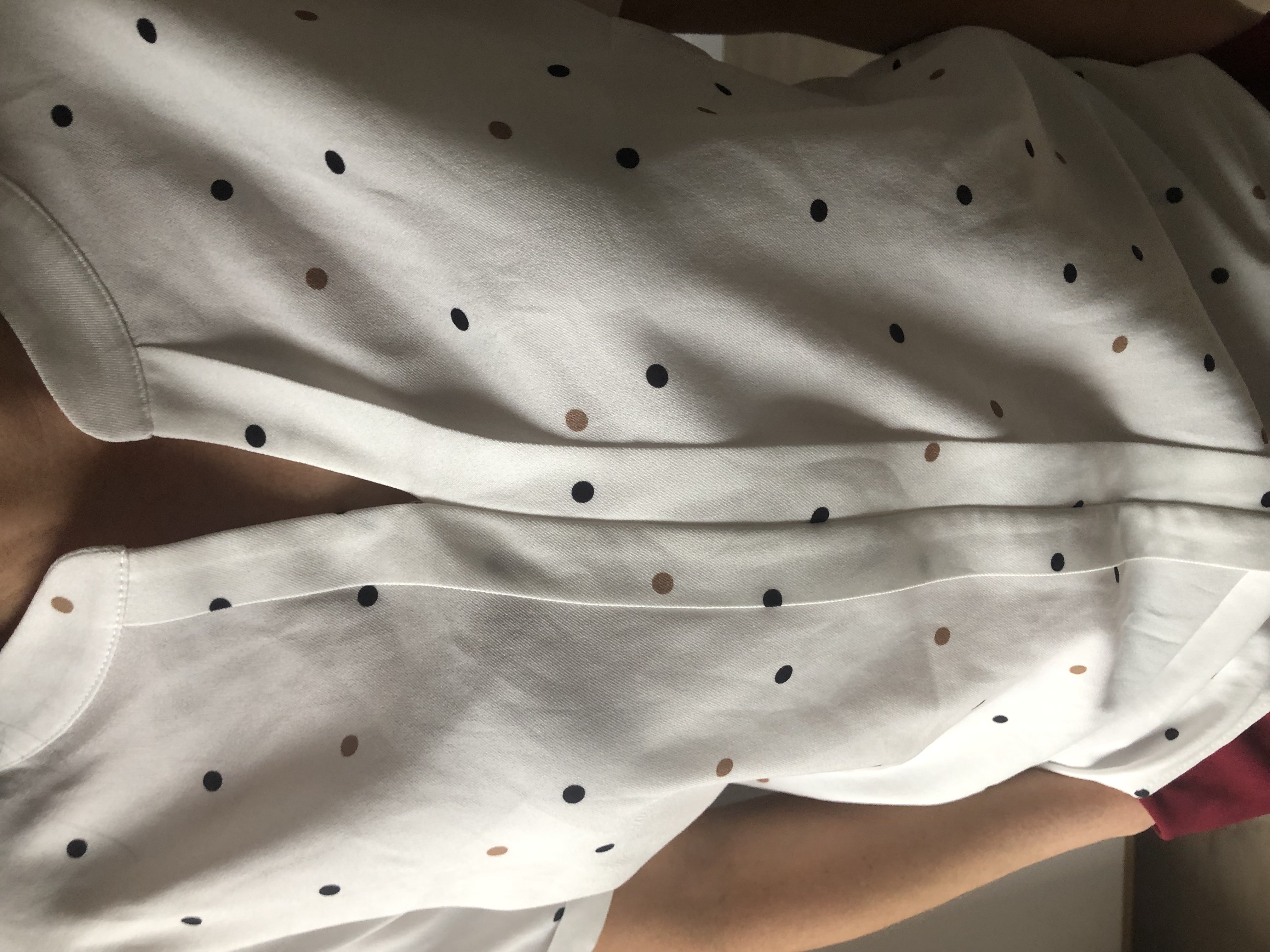 Biała bluzka w kropki