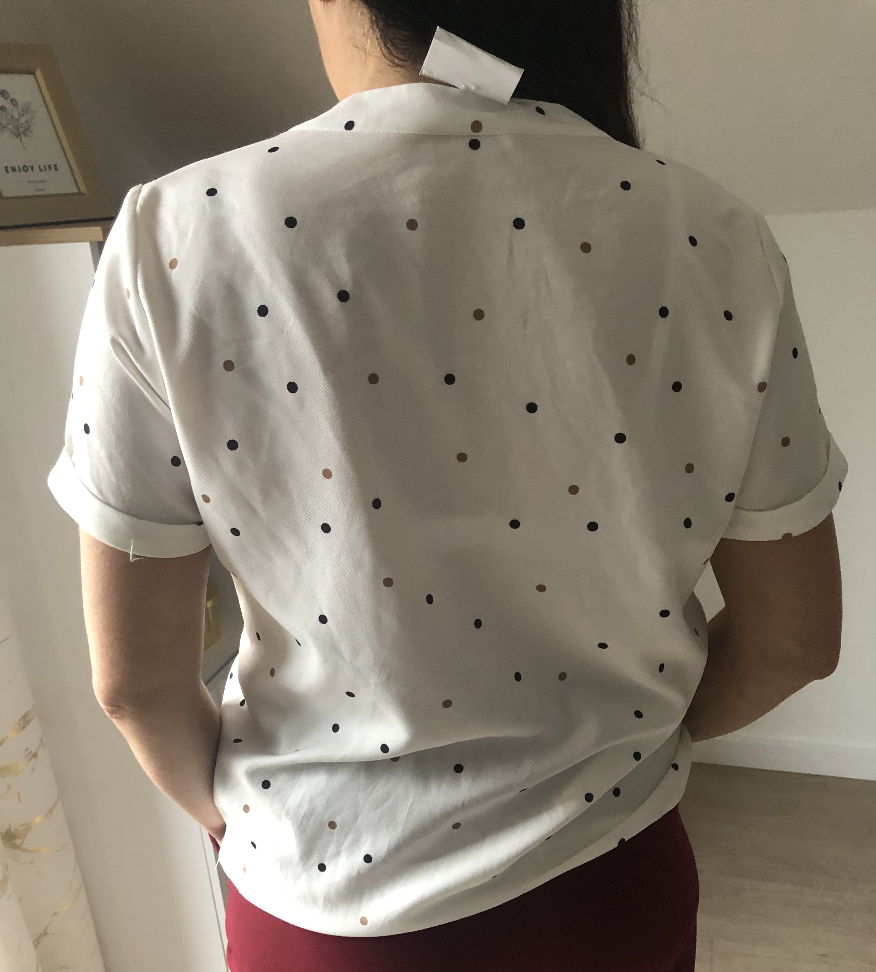 Biała bluzka w kropki