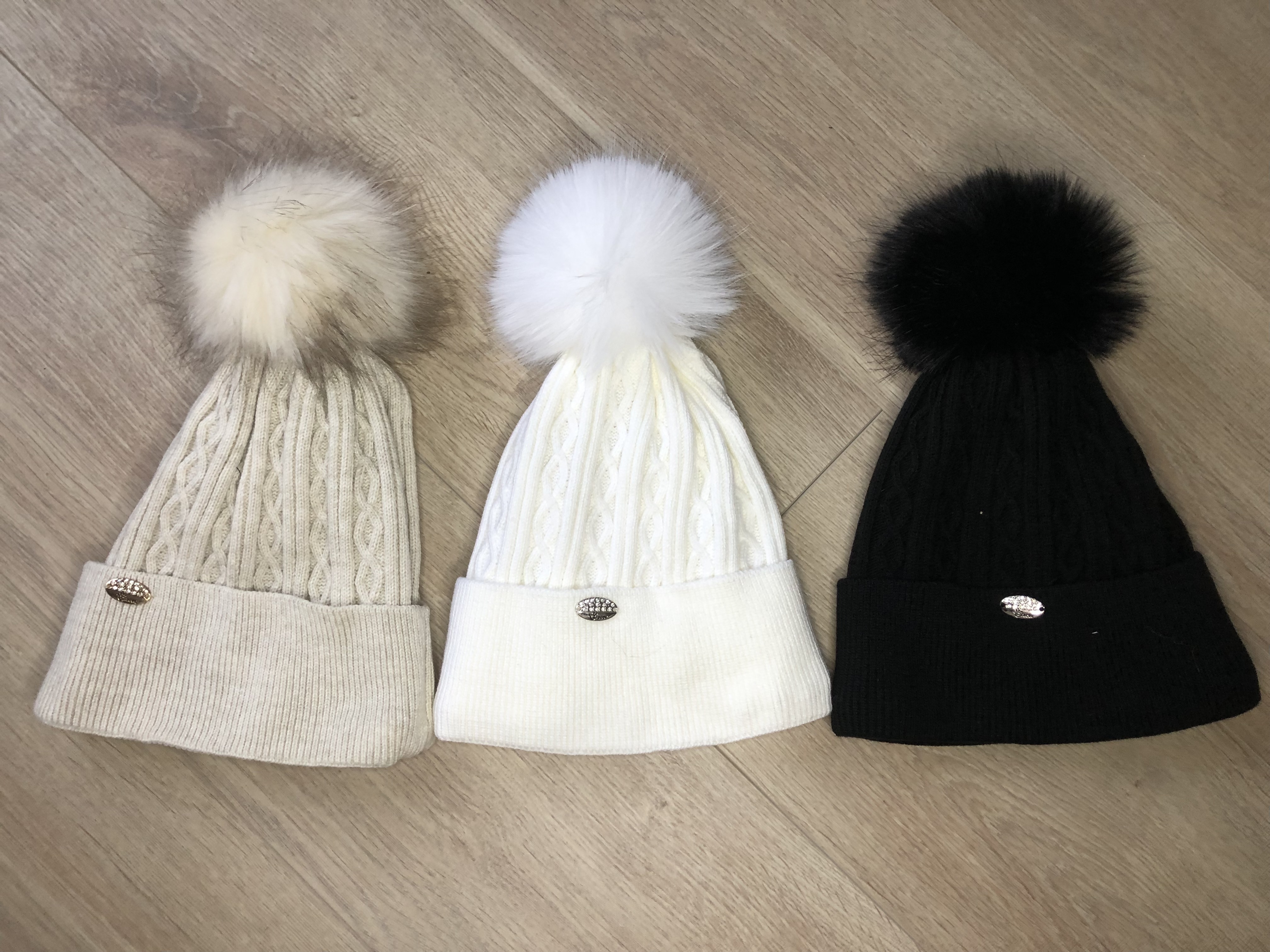 Ciepłe zimowe czapki