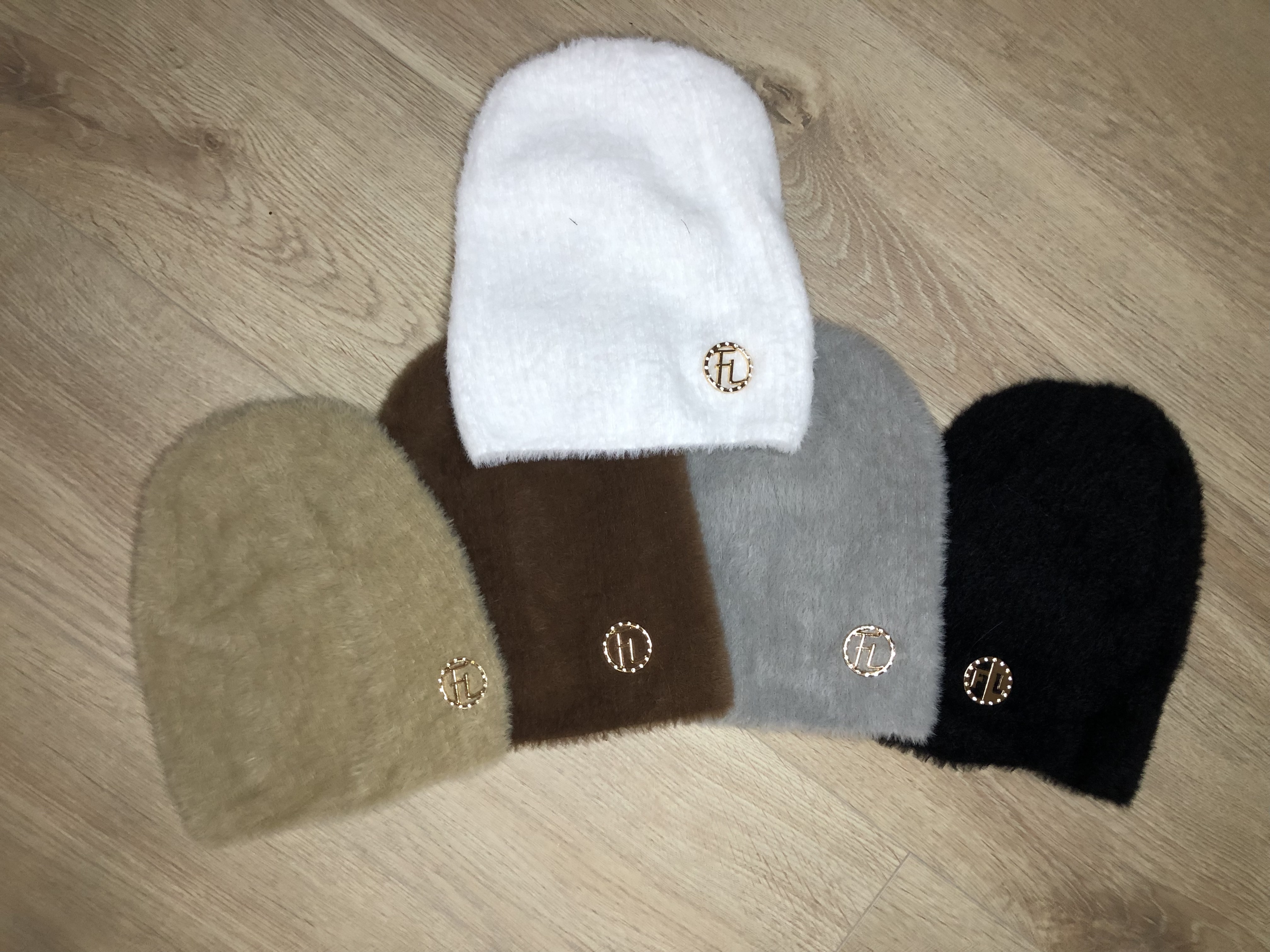 Zestaw modnych czapek